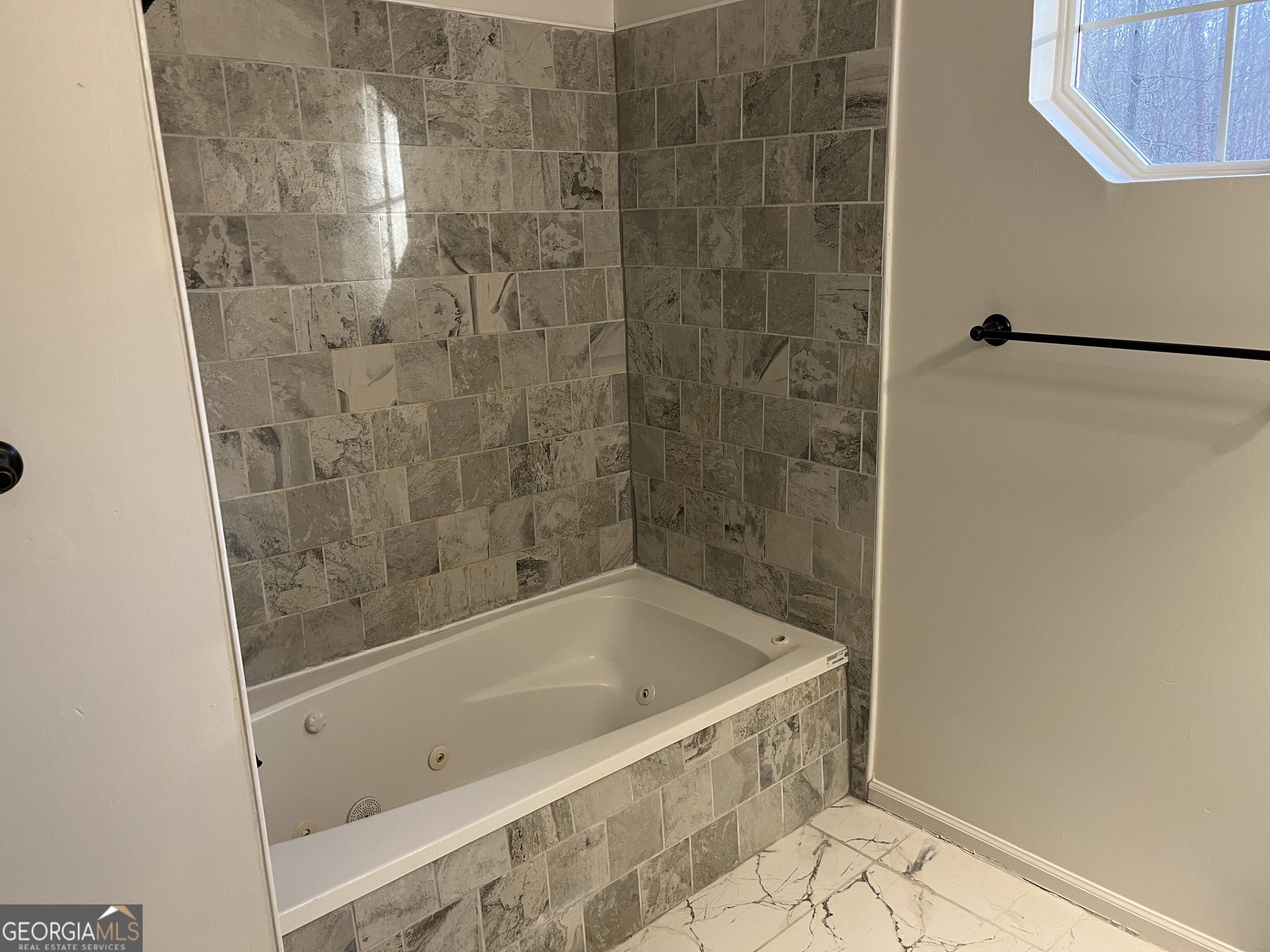 507 Lakeshore Drive Property Photo 10