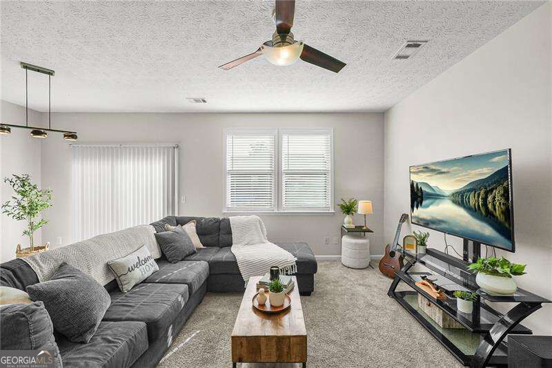302 Oak Leaf Place Property Photo 2