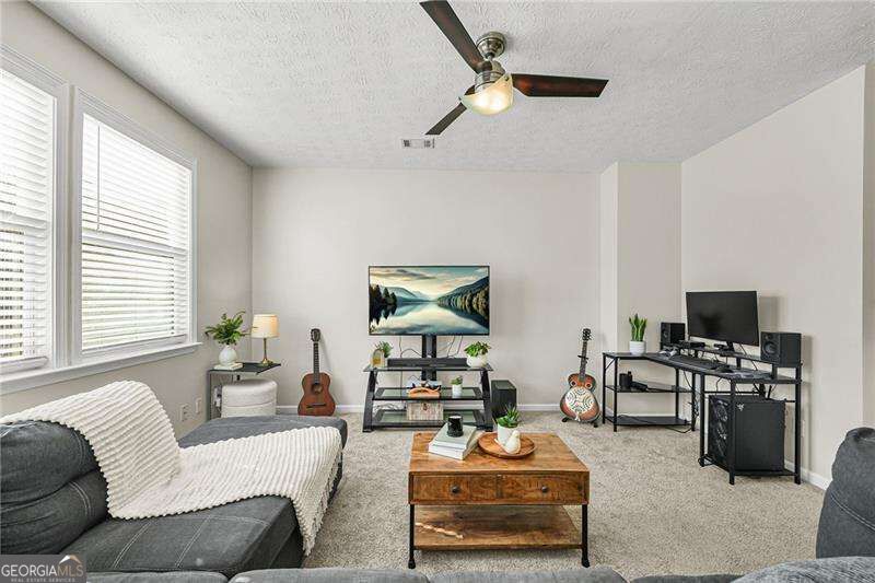 302 Oak Leaf Place Property Photo 4
