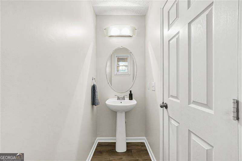 302 Oak Leaf Place Property Photo 8
