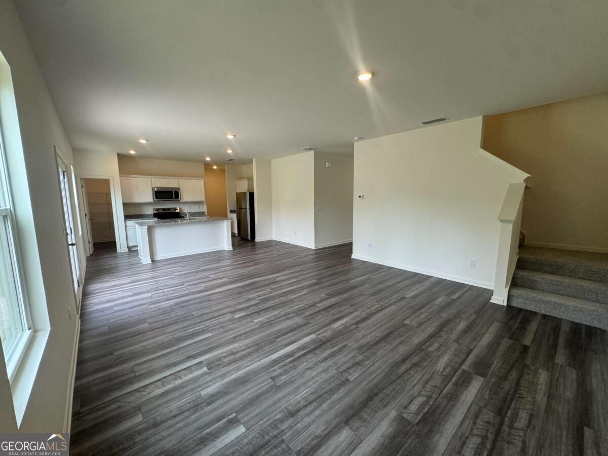 366 Otway Loop Property Photo 4