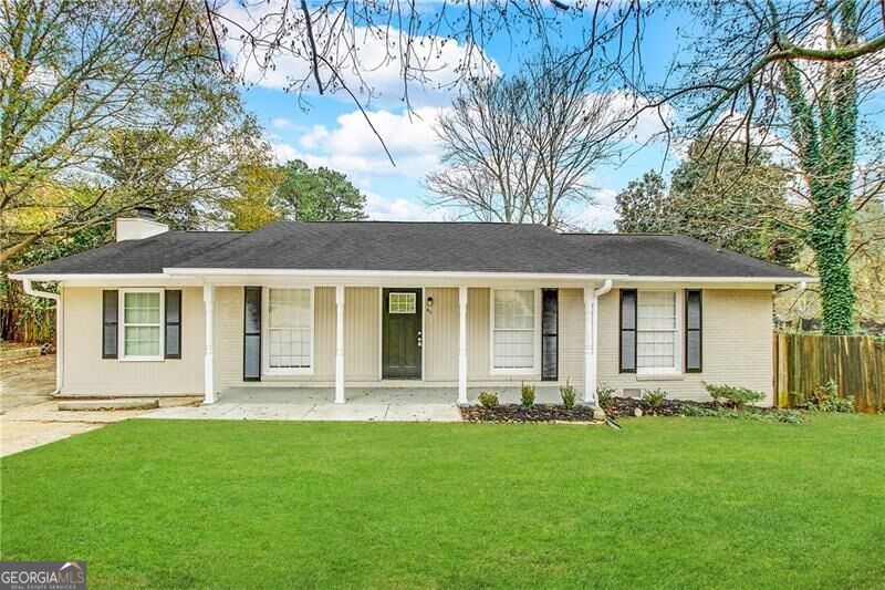 411 Pineland Road Sw Property Photo 1