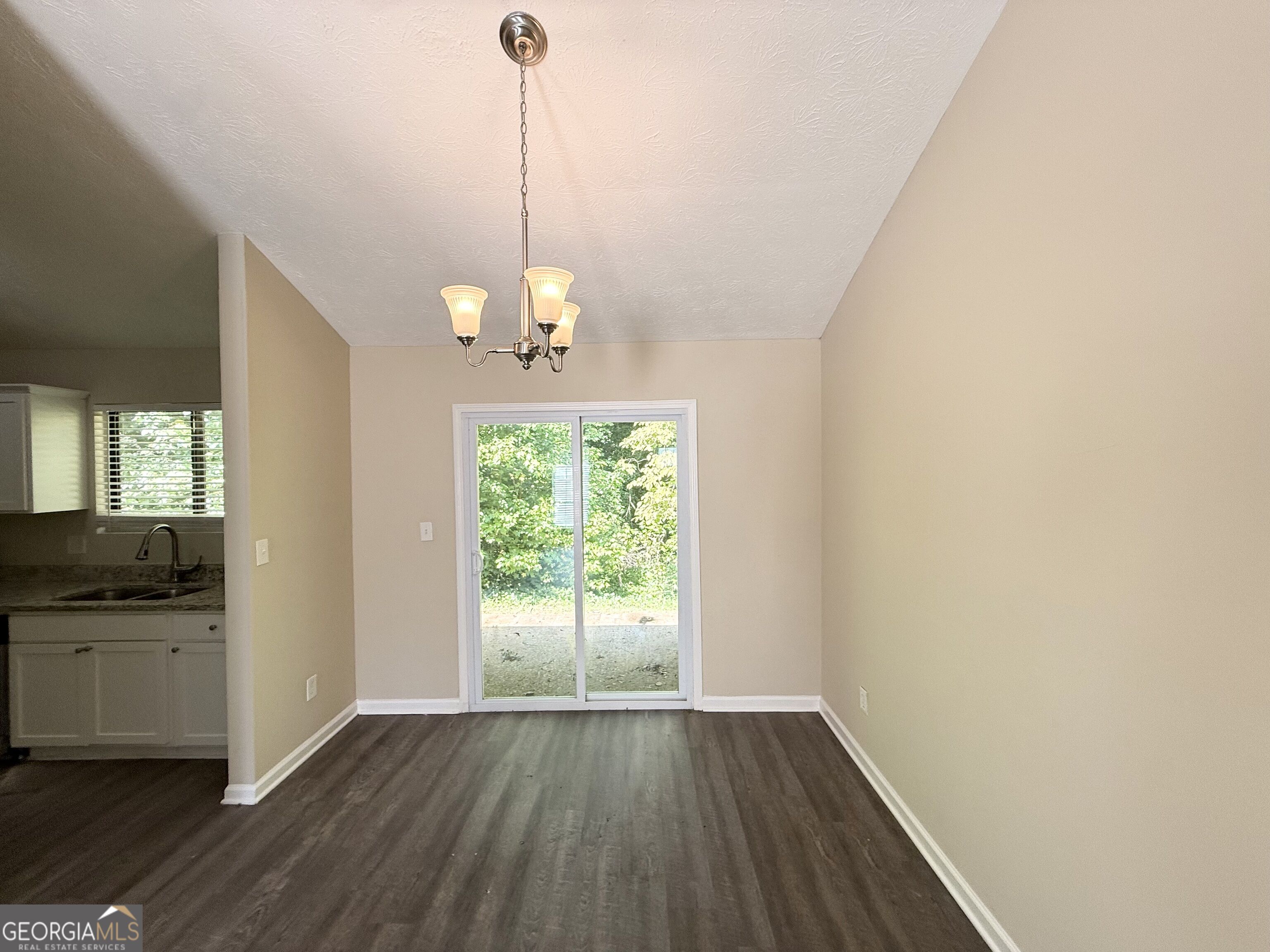 5112 Huxley Road Property Photo 4