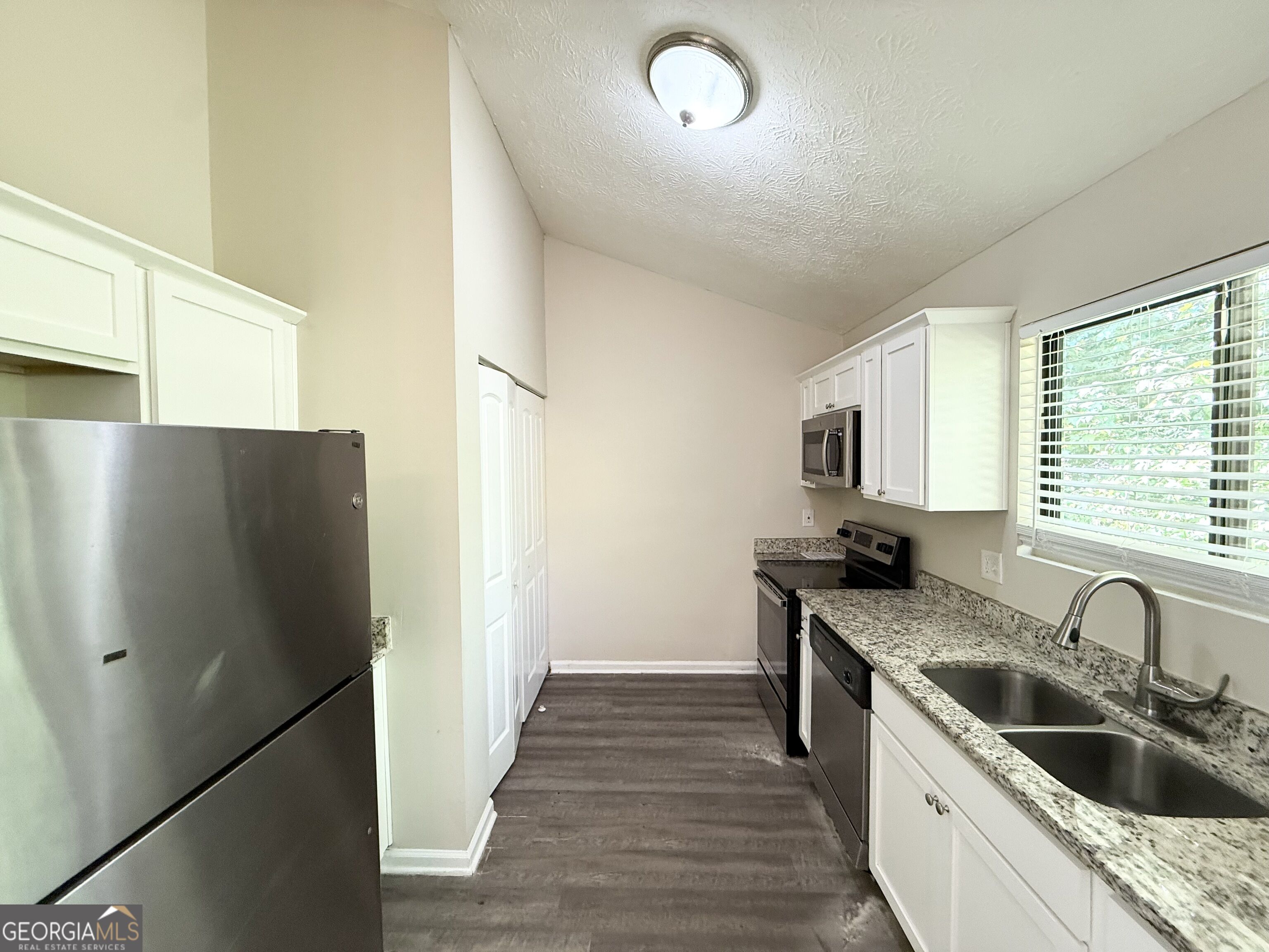 5112 Huxley Road Property Photo 5