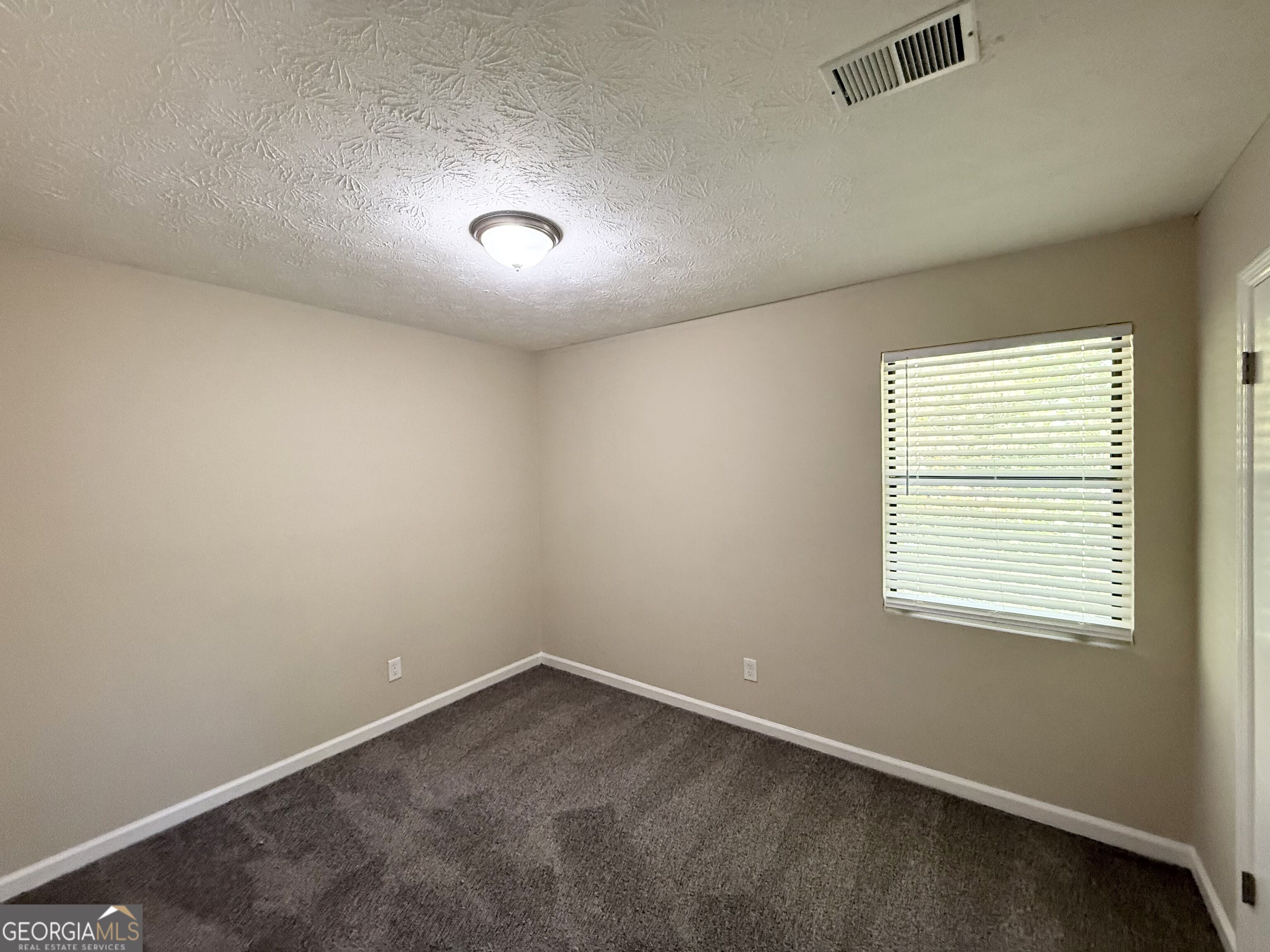 5112 Huxley Road Property Photo 7