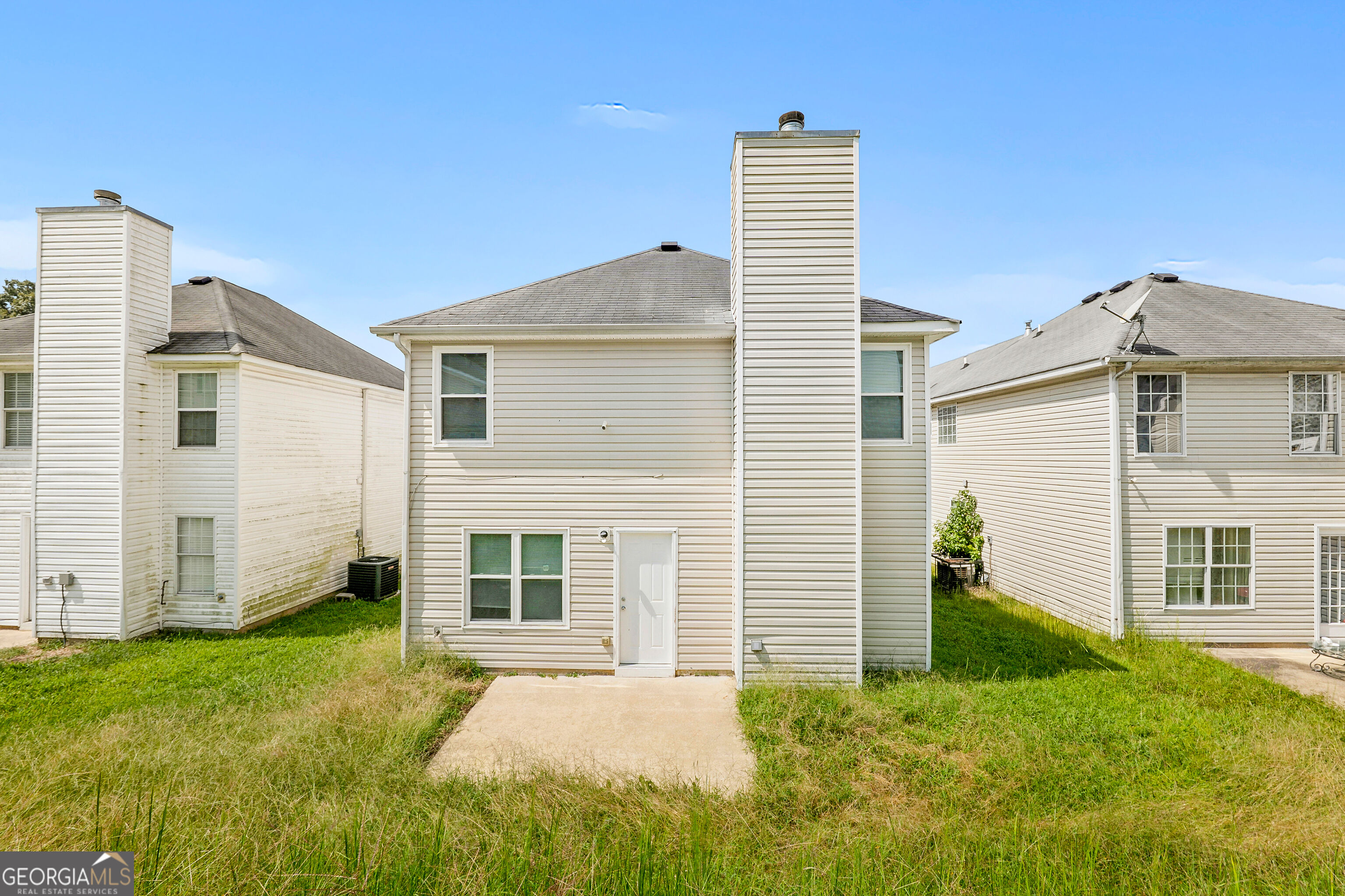 5656 One Lake Way Property Photo 3