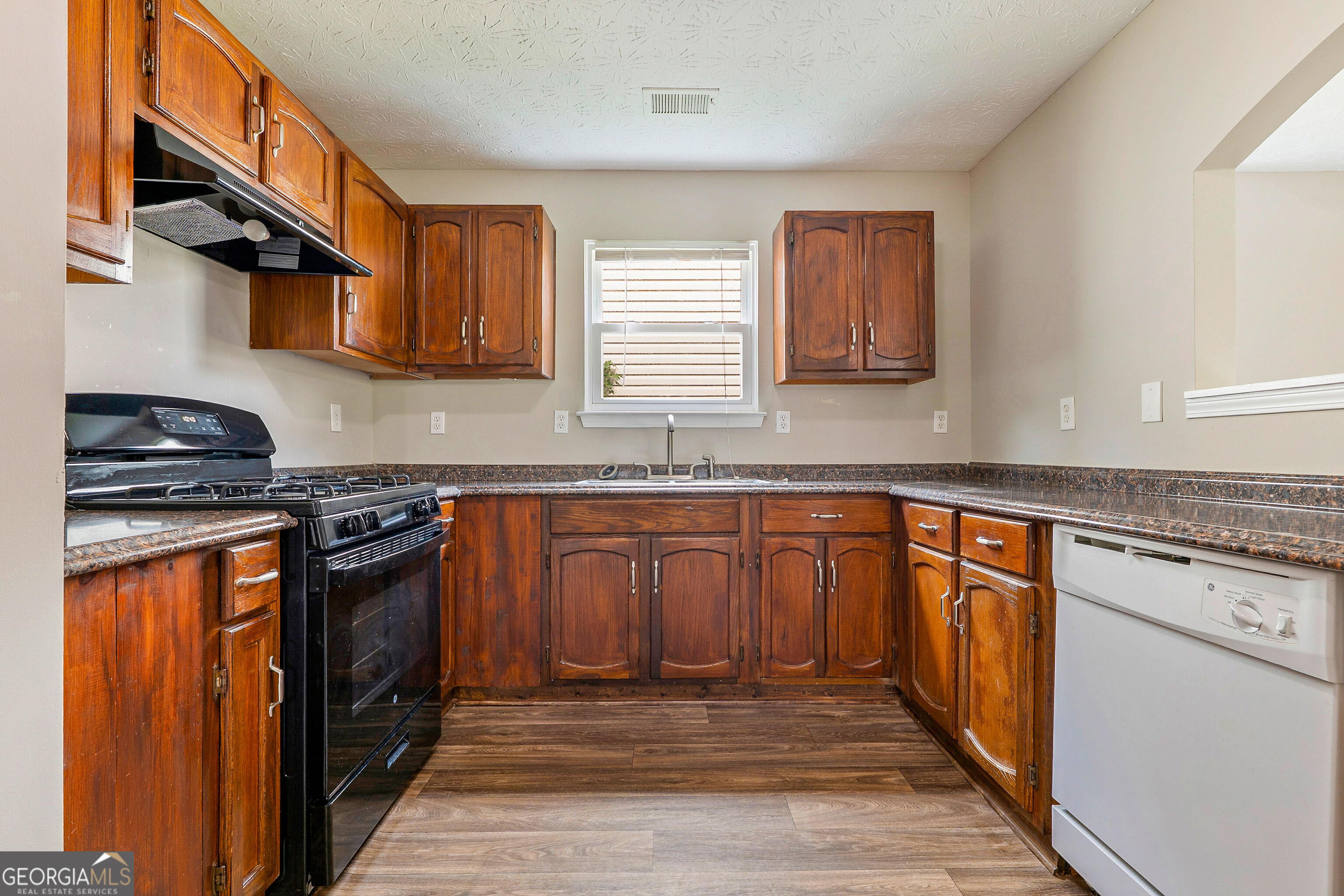 5656 One Lake Way Property Photo 10