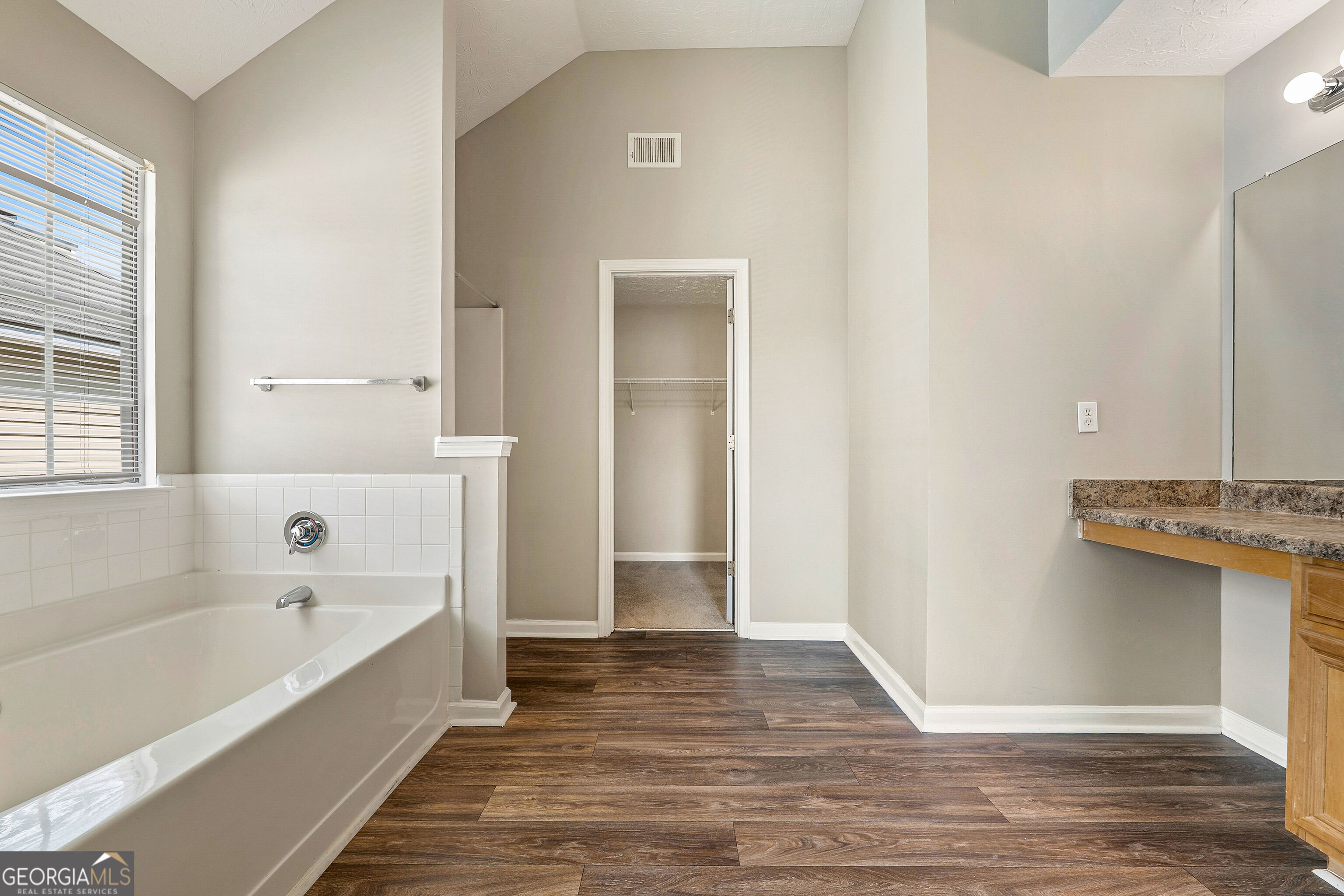 5656 One Lake Way Property Photo 19