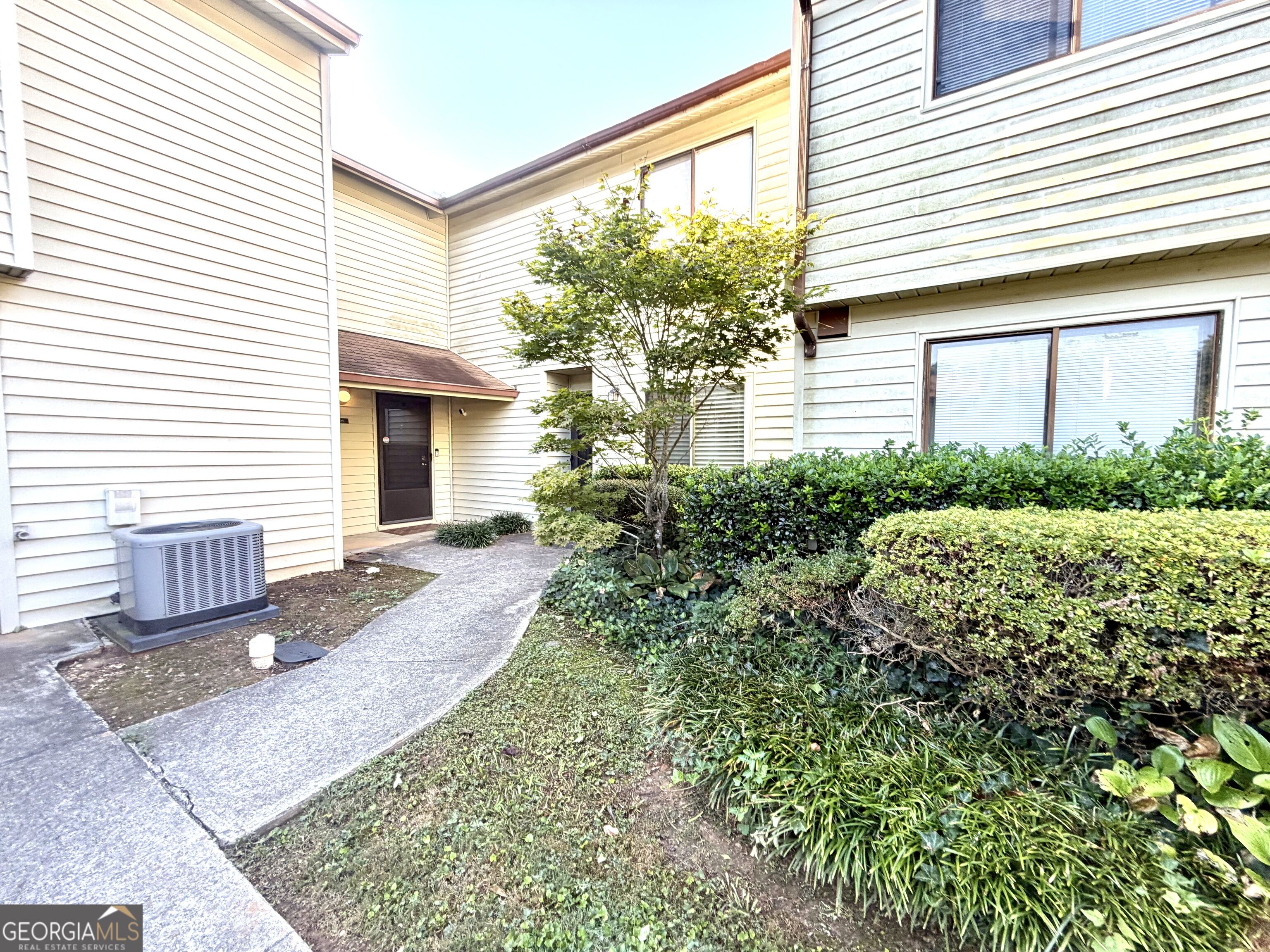 1014 Country Court Property Photo 1