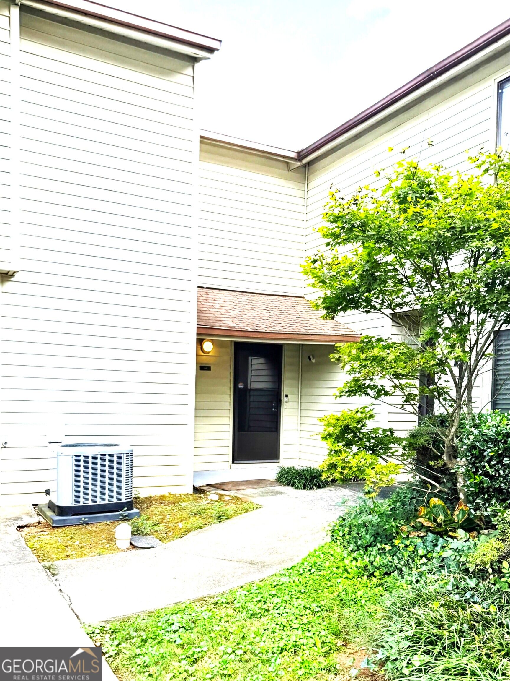 1014 Country Court Property Photo 1