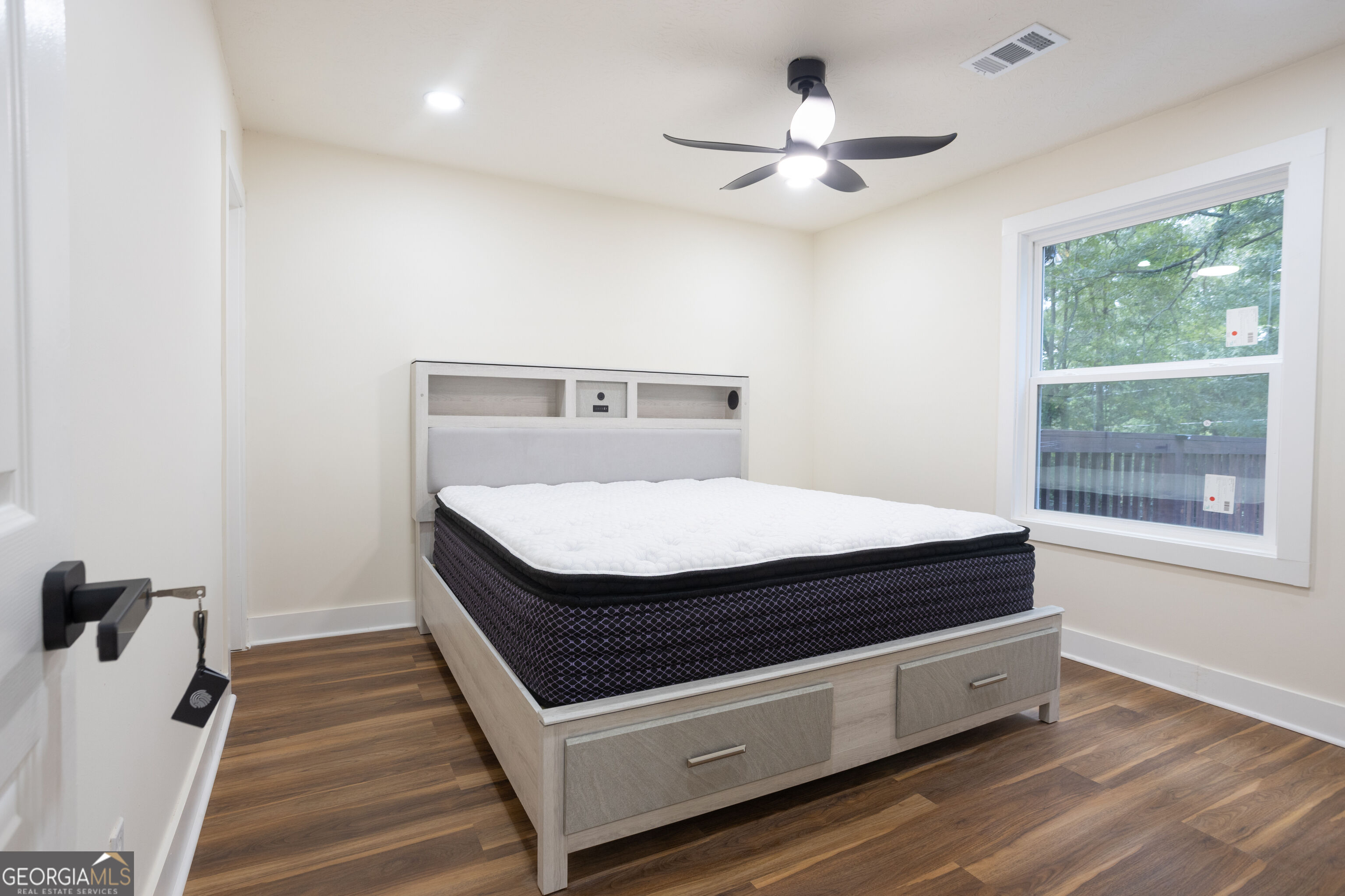 2127 Blue Creek Court Property Photo 3