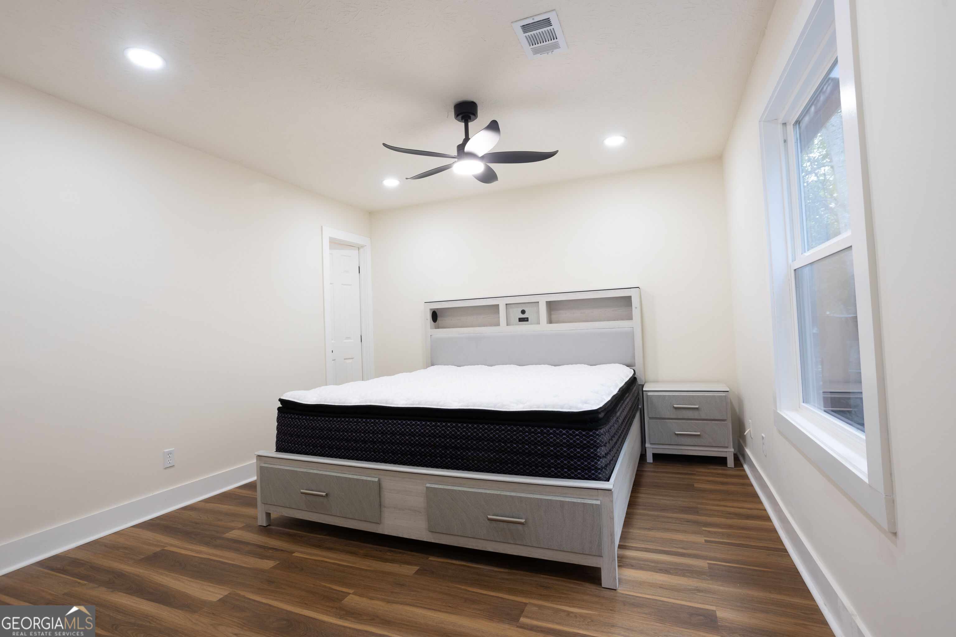 2127 Blue Creek Court Property Photo 4