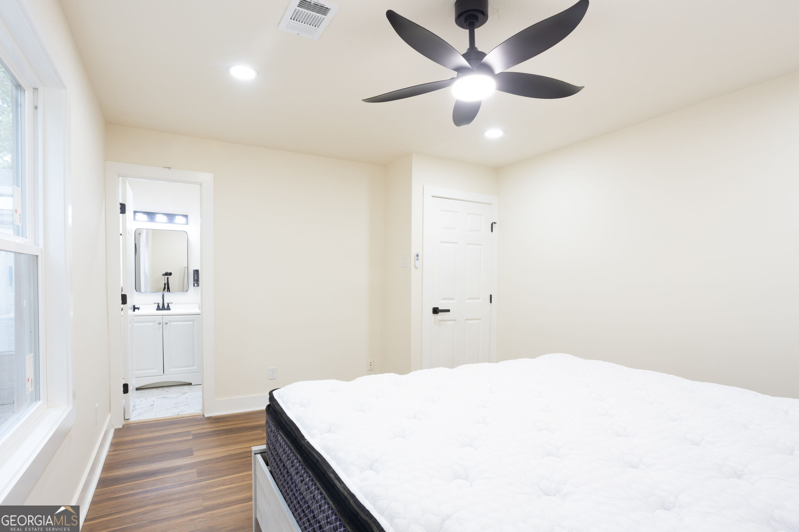 2127 Blue Creek Court Property Photo 8