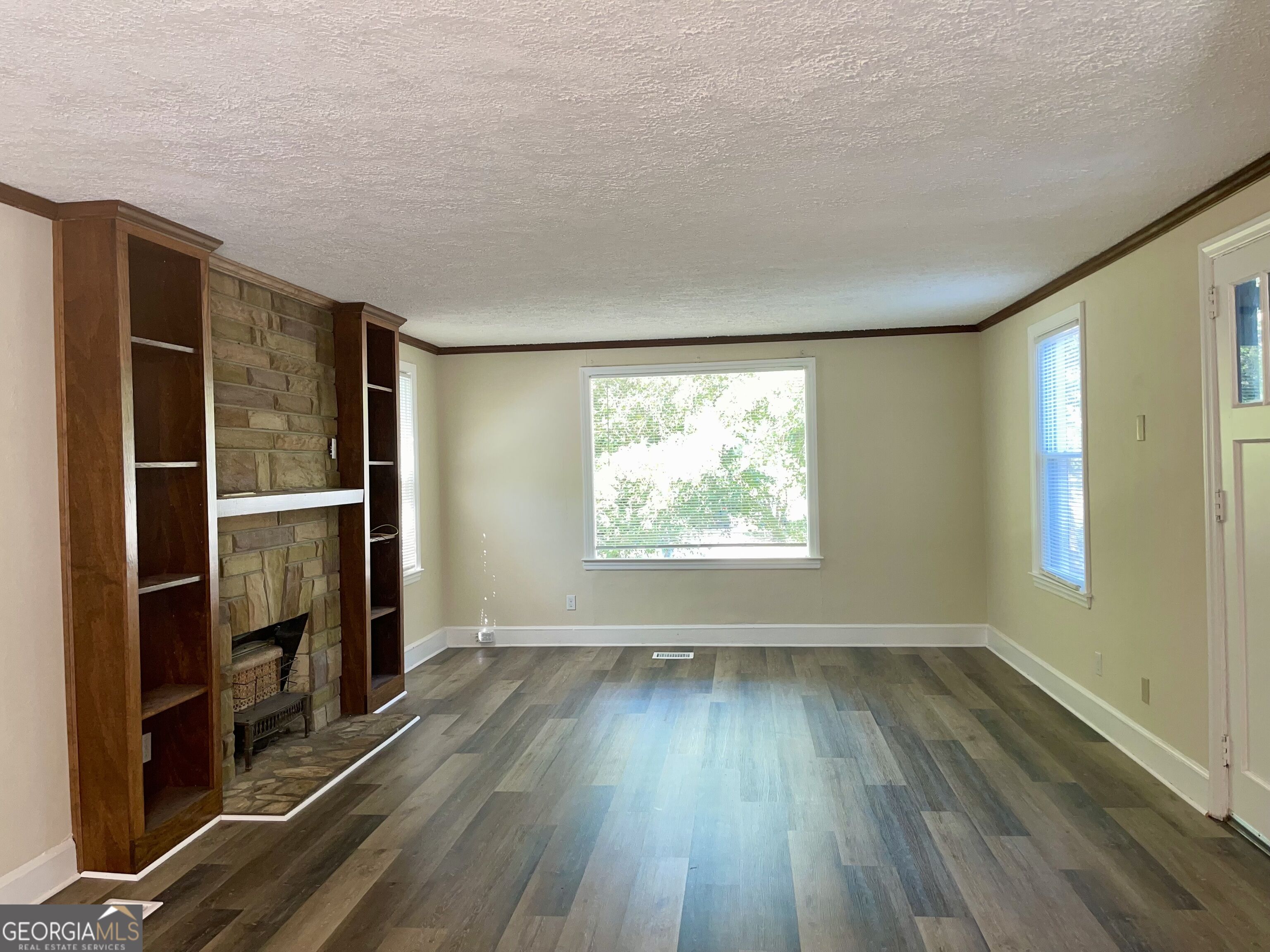 1088 Forrest Boulevard Property Photo 2