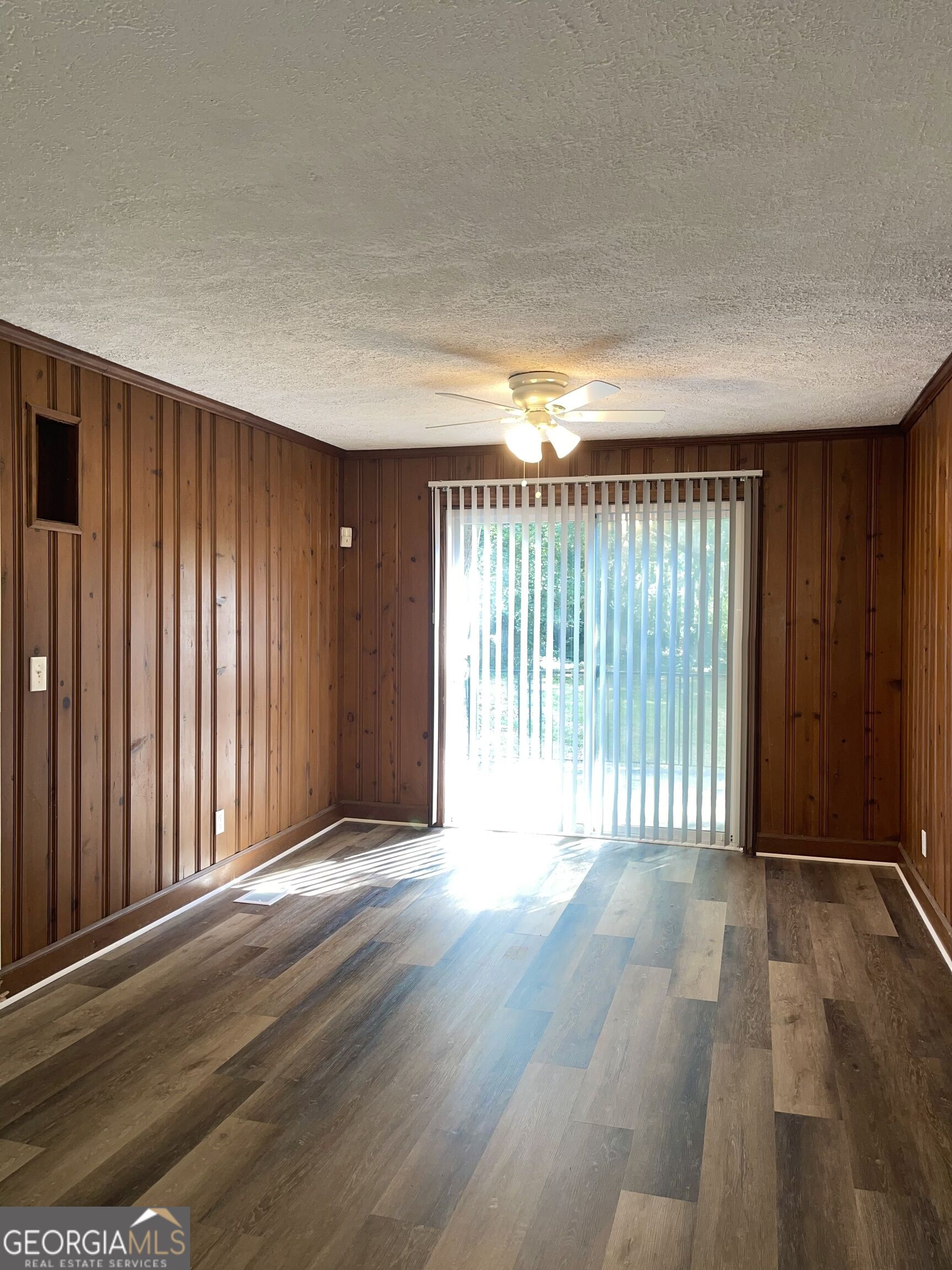 1088 Forrest Boulevard Property Photo 3