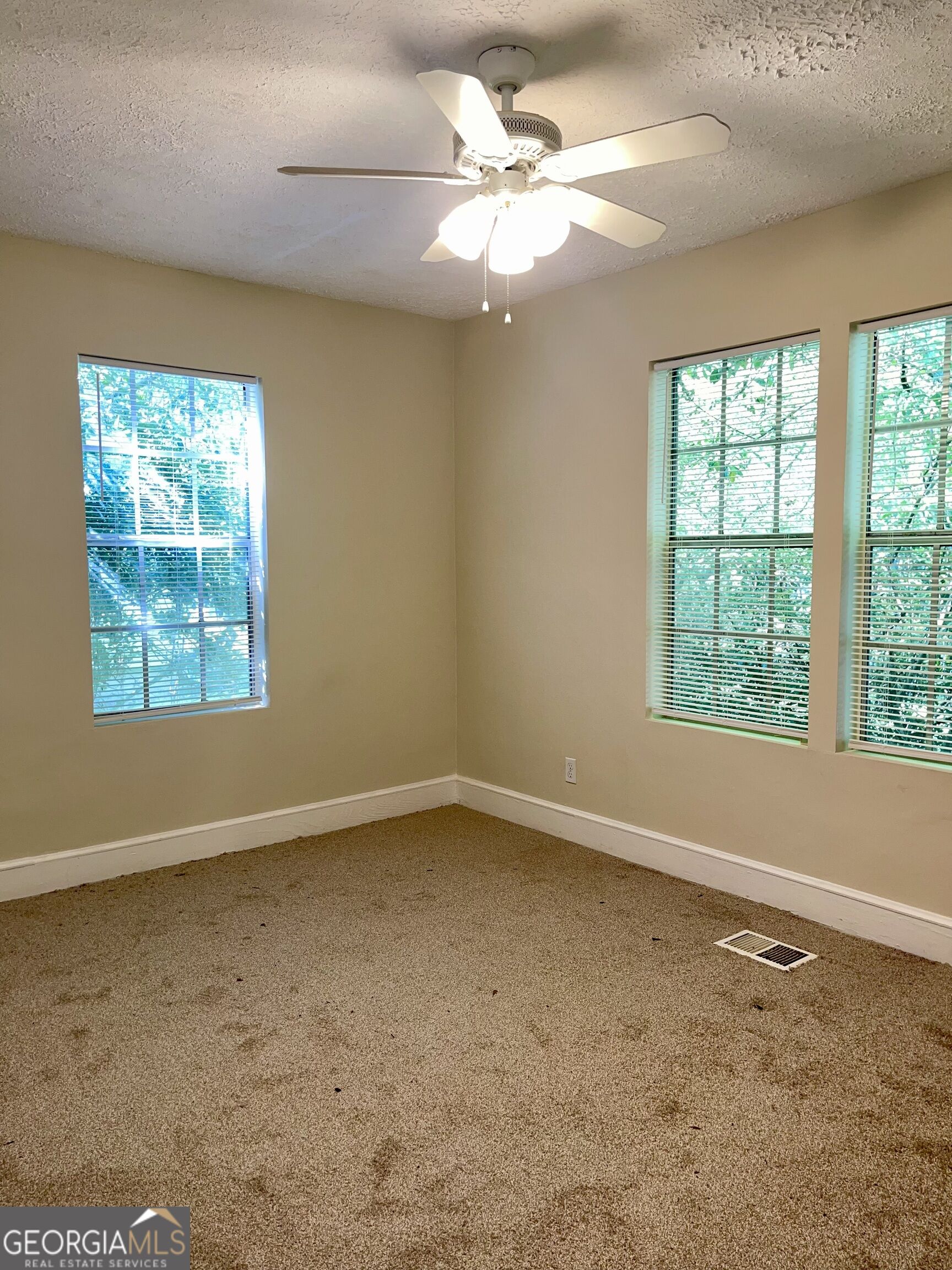 1088 Forrest Boulevard Property Photo 6