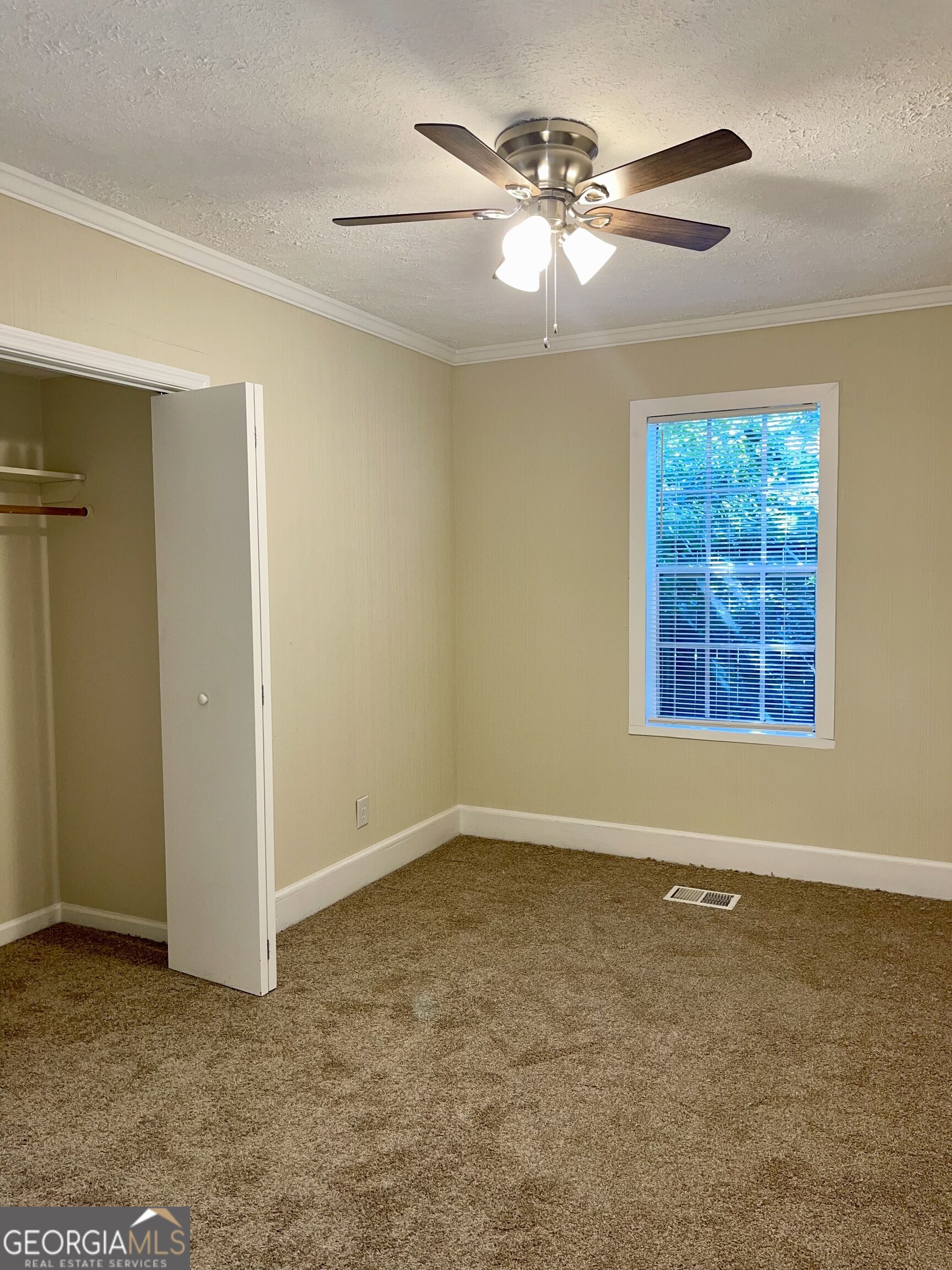 1088 Forrest Boulevard Property Photo 8