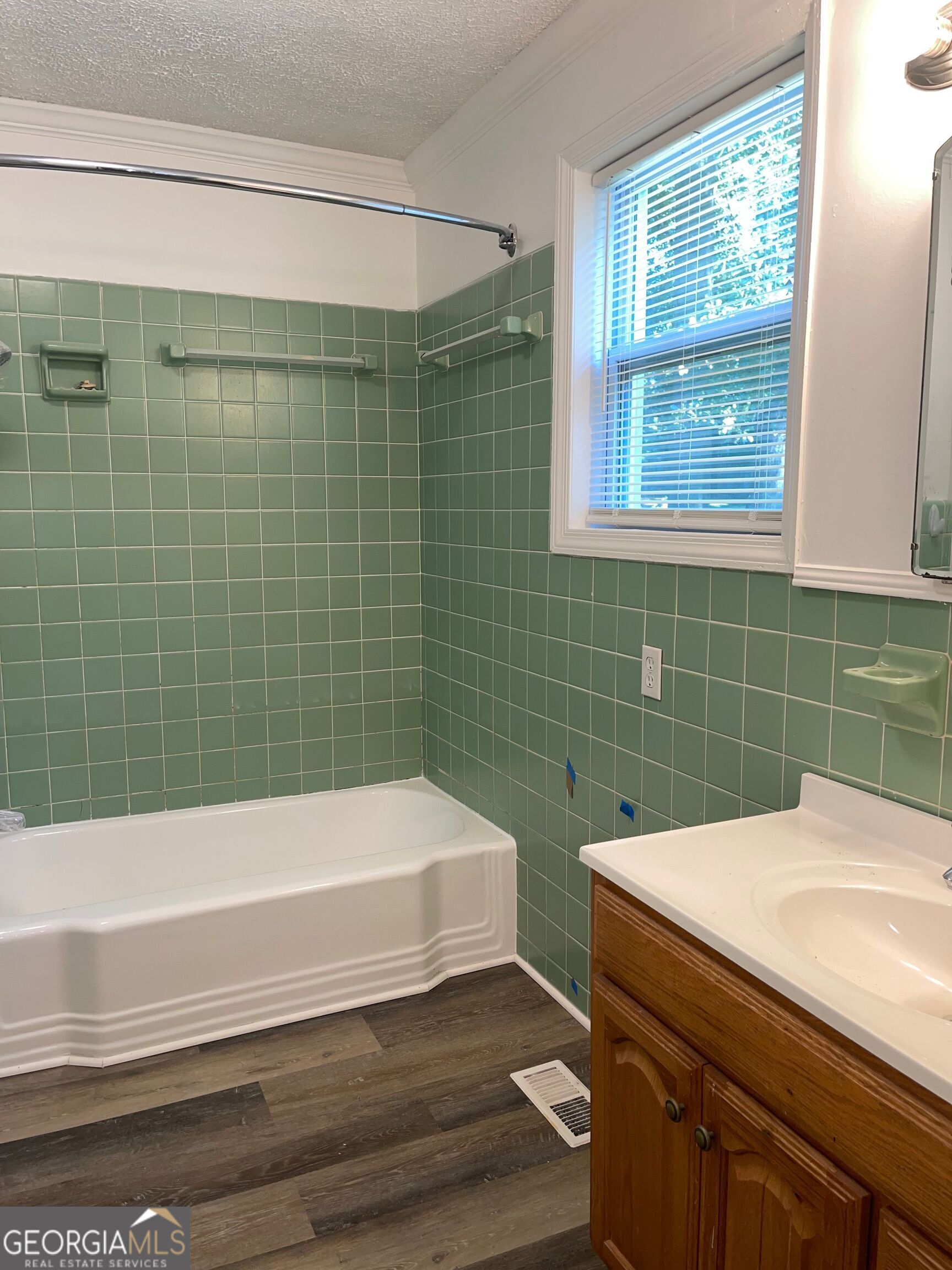 1088 Forrest Boulevard Property Photo 10