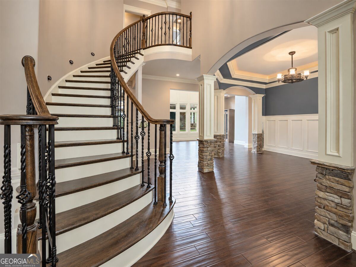 1011 Highgrove Drive Property Photo 3