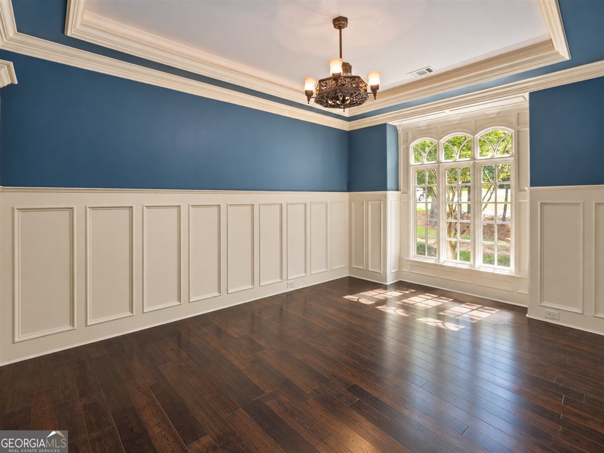1011 Highgrove Drive Property Photo 5