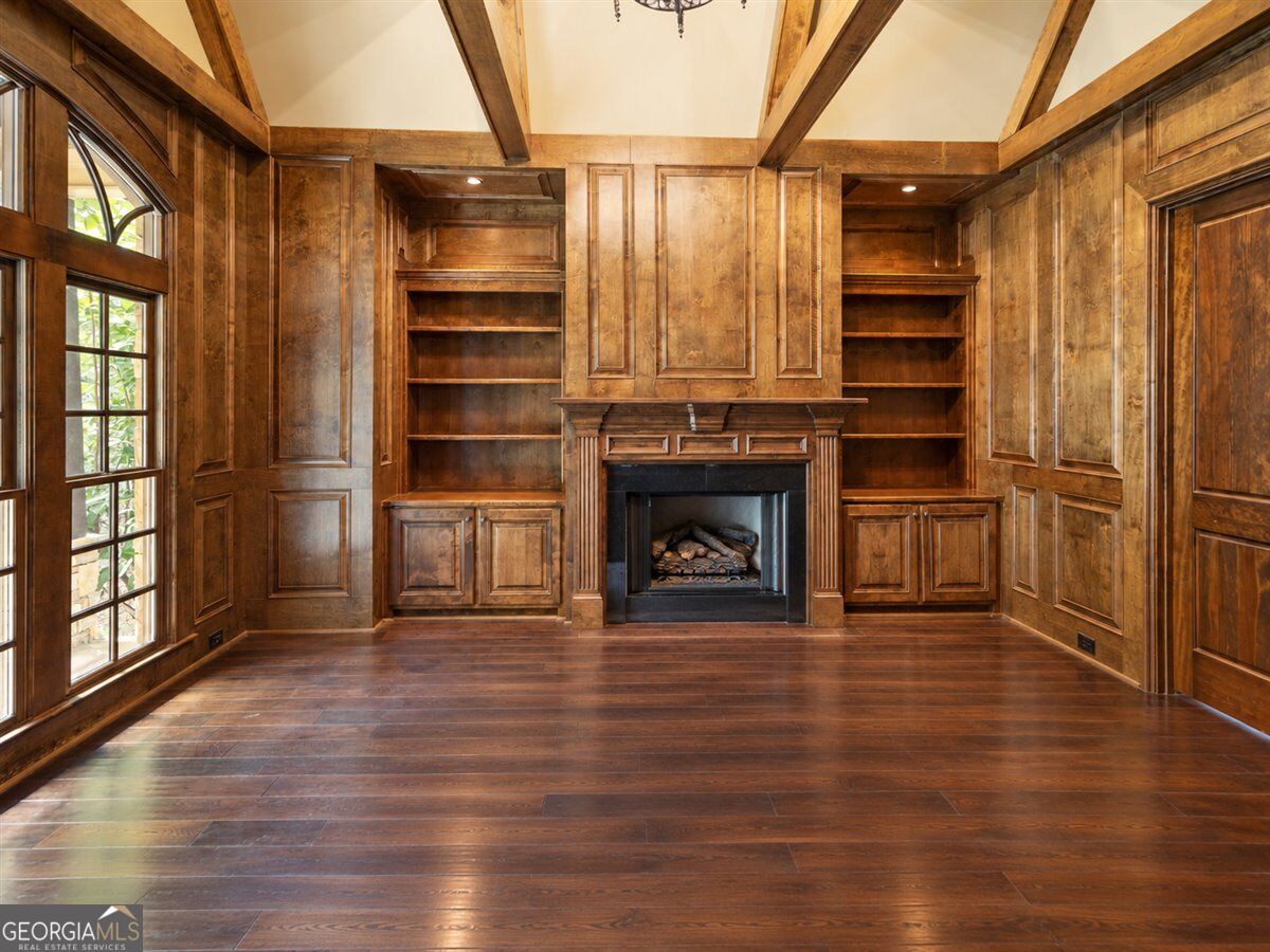 1011 Highgrove Drive Property Photo 6