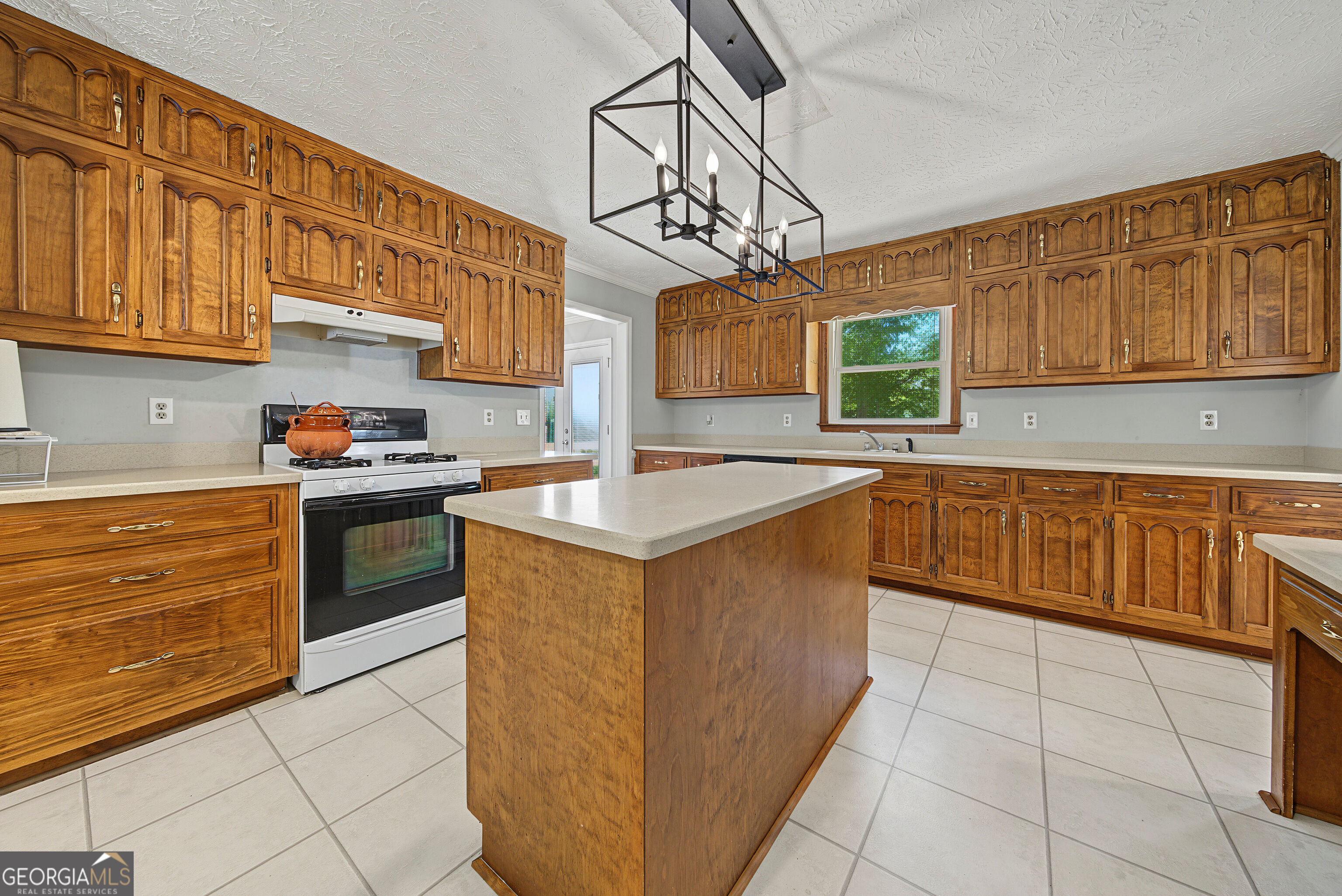 330 Laurelwood Drive Property Photo 4