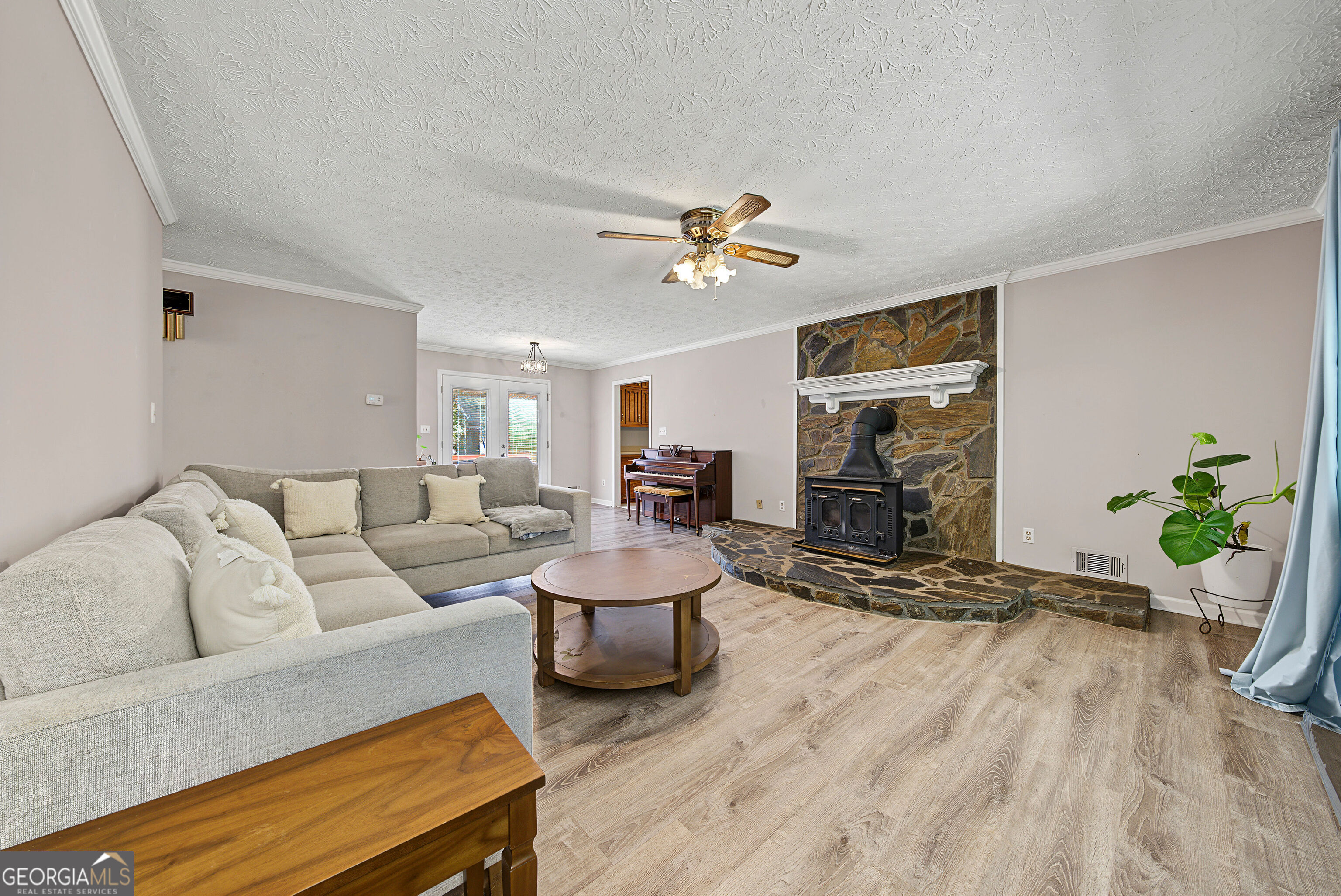 330 Laurelwood Drive Property Photo 8