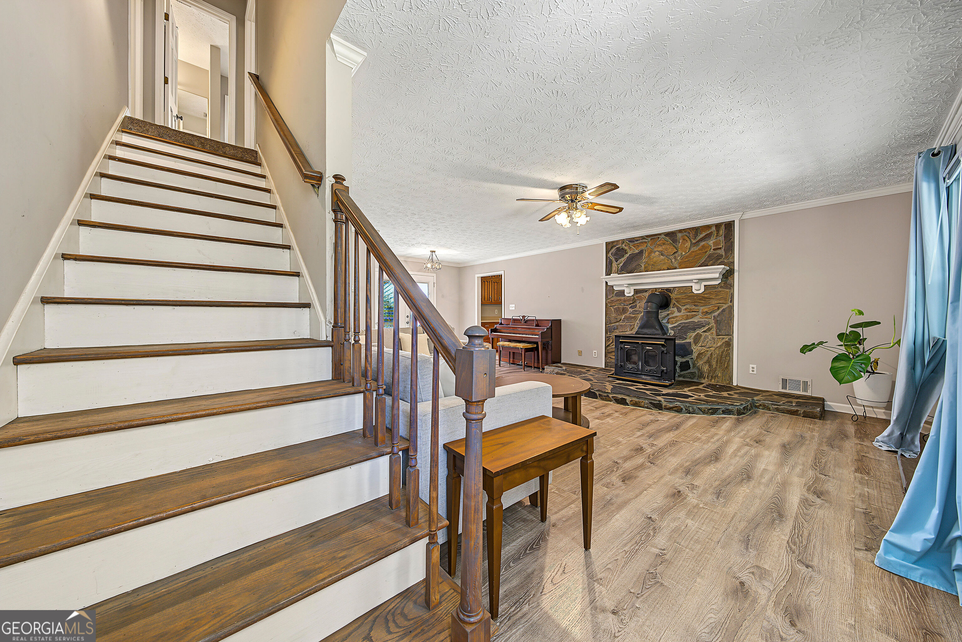 330 Laurelwood Drive Property Photo 13