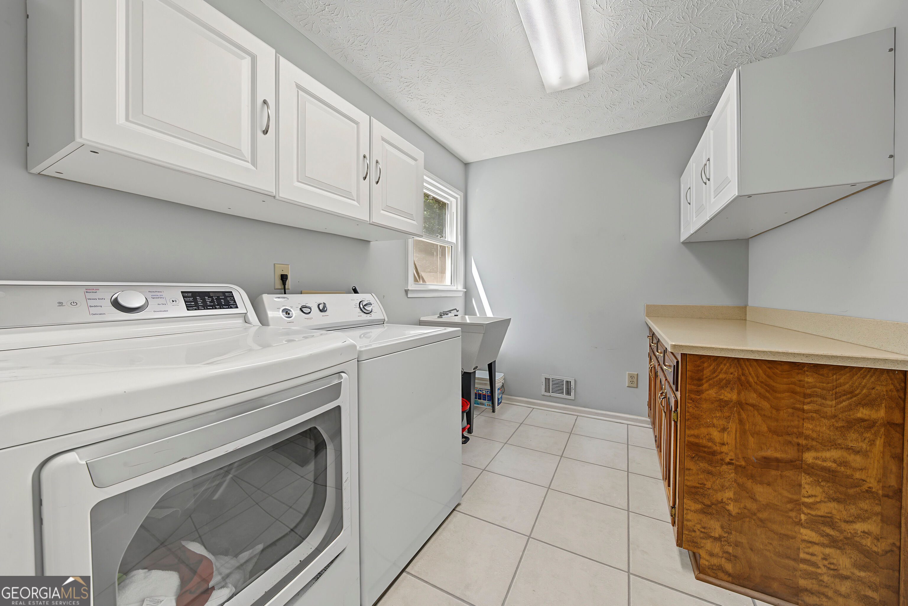330 Laurelwood Drive Property Photo 14