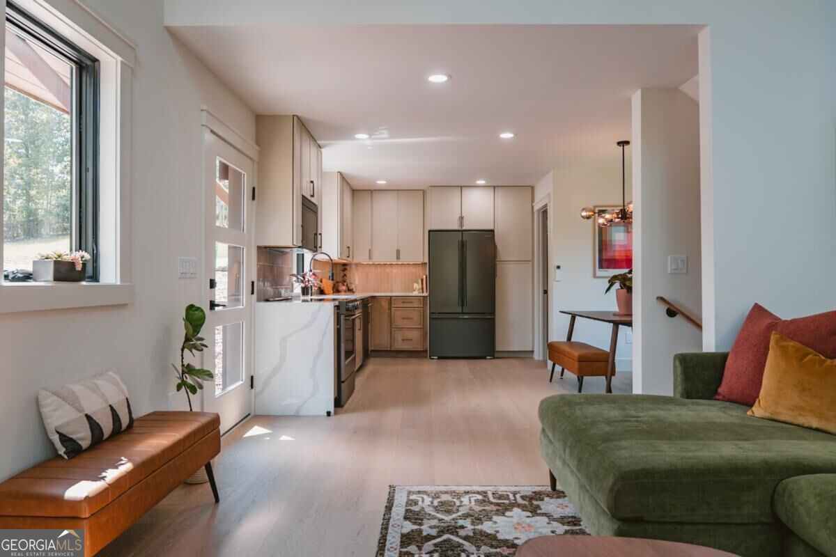65 This Way Property Photo 3