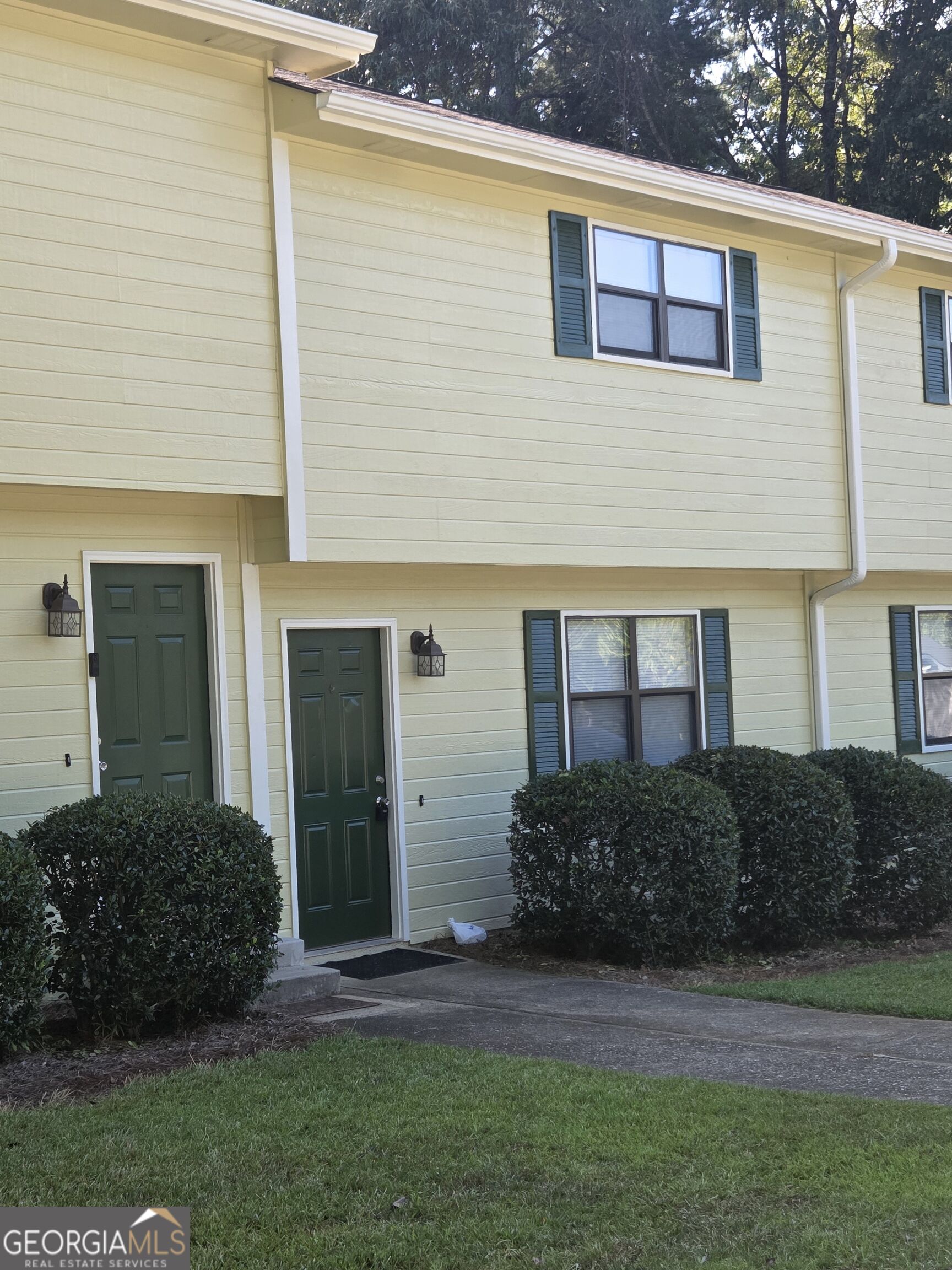 8492 Pineland Drive Property Photo 1
