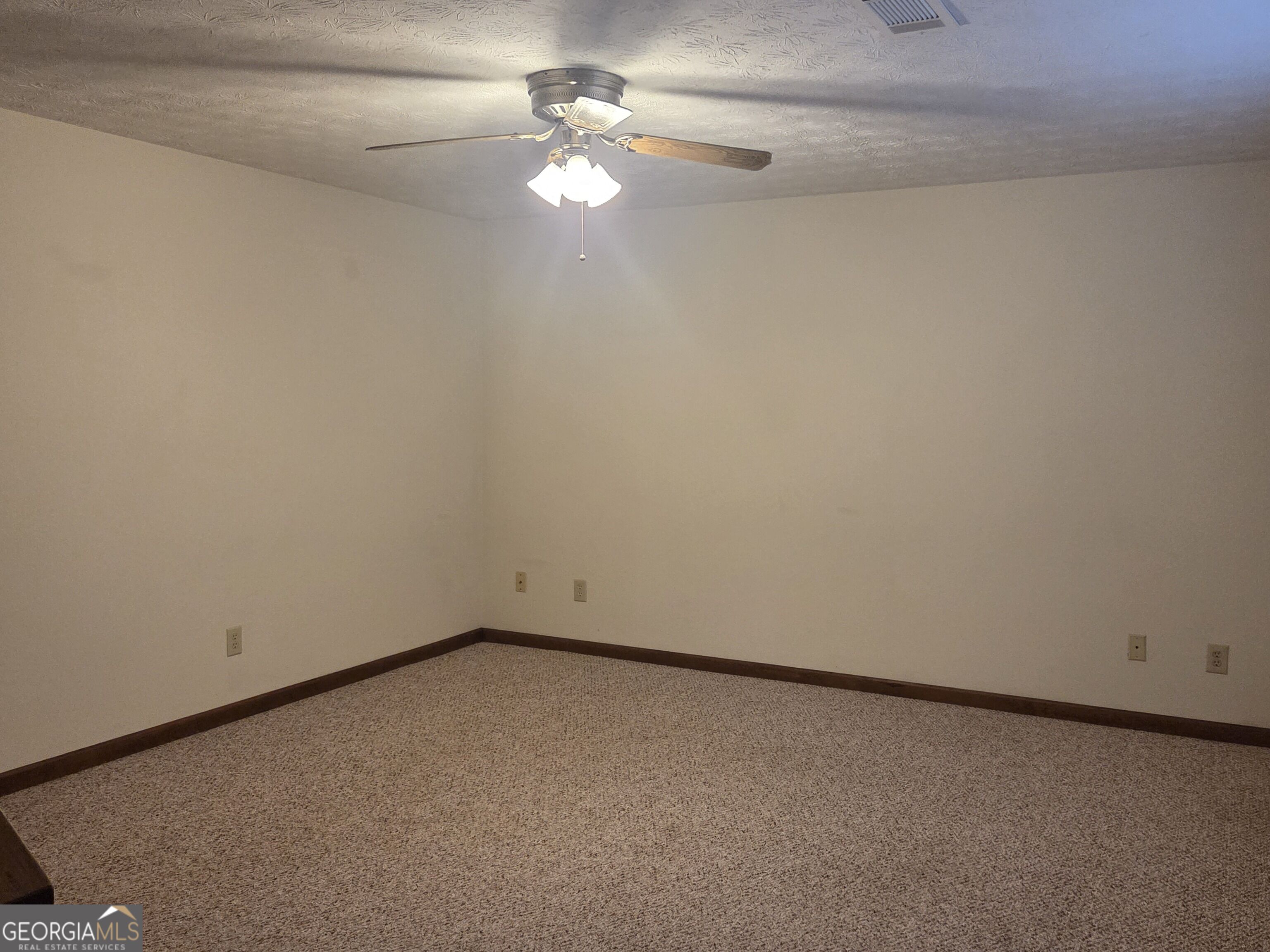 8492 Pineland Drive Property Photo 5