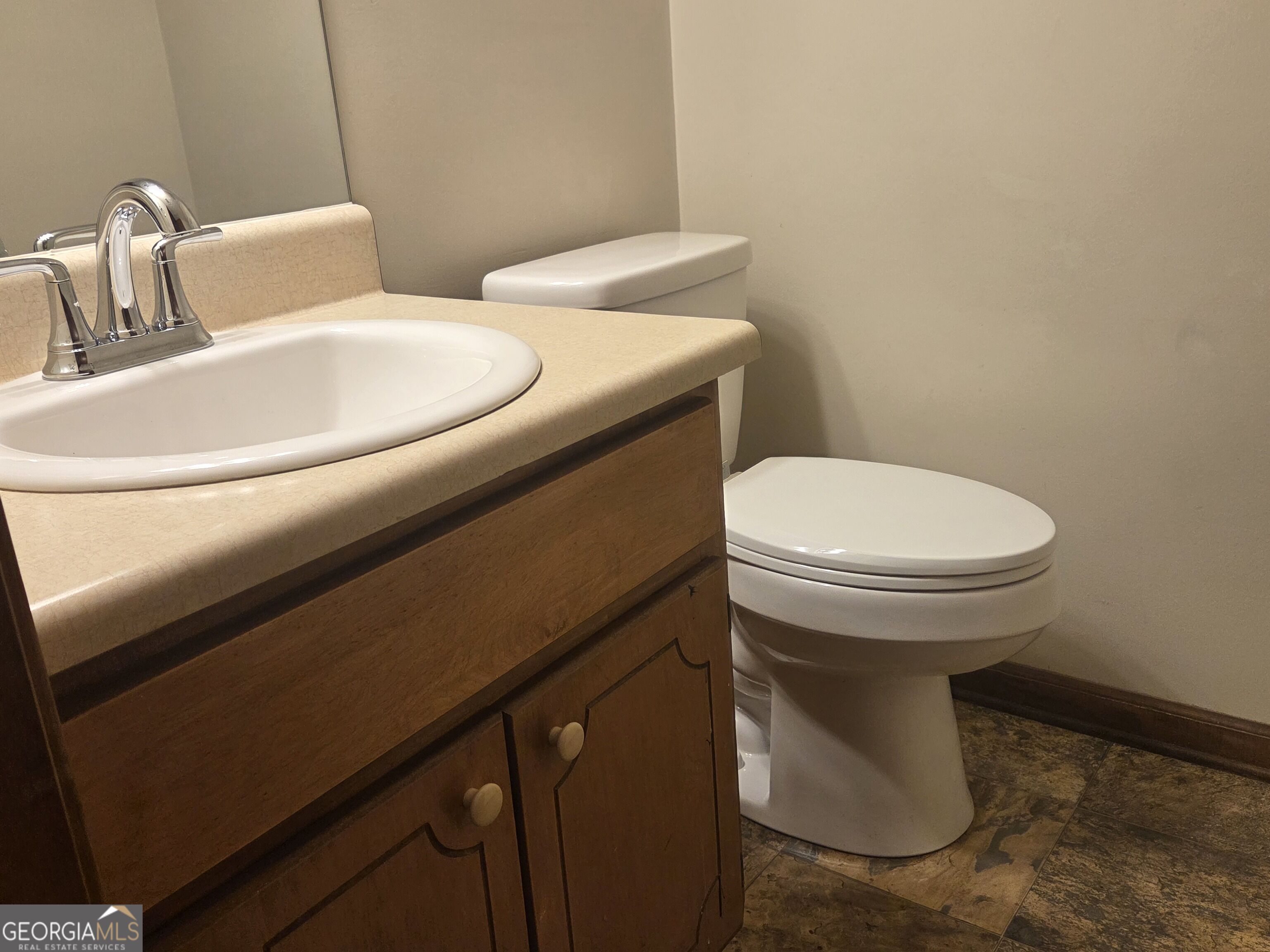8492 Pineland Drive Property Photo 6
