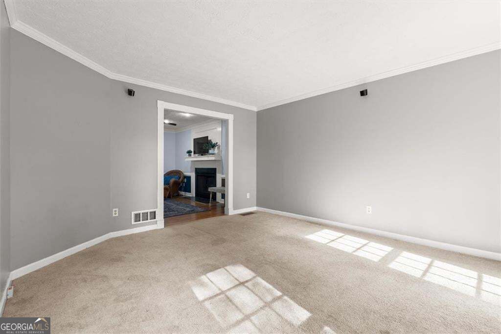 100 Shane Way Se Property Photo 5