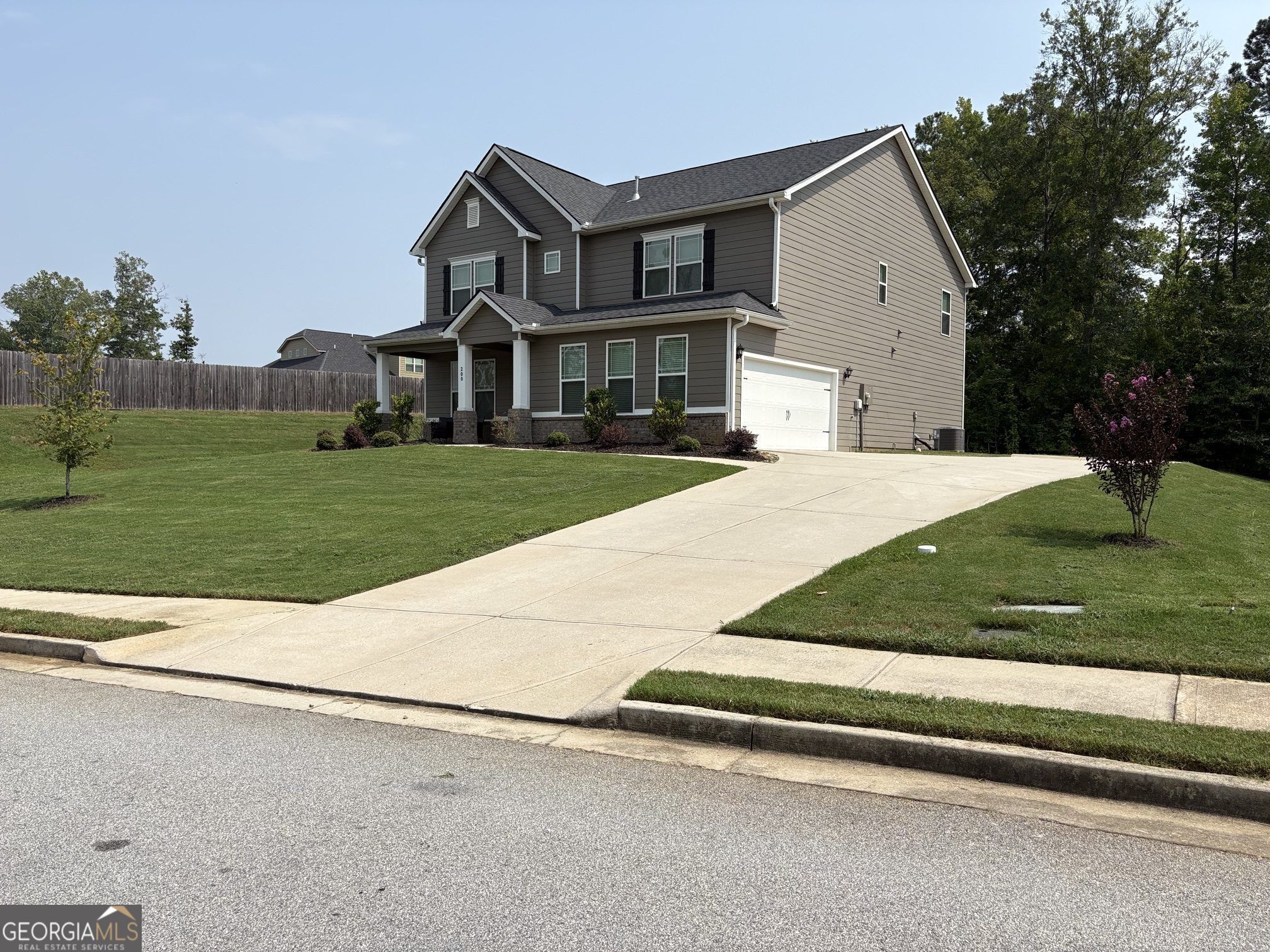 200 Darien Drive Property Photo 3