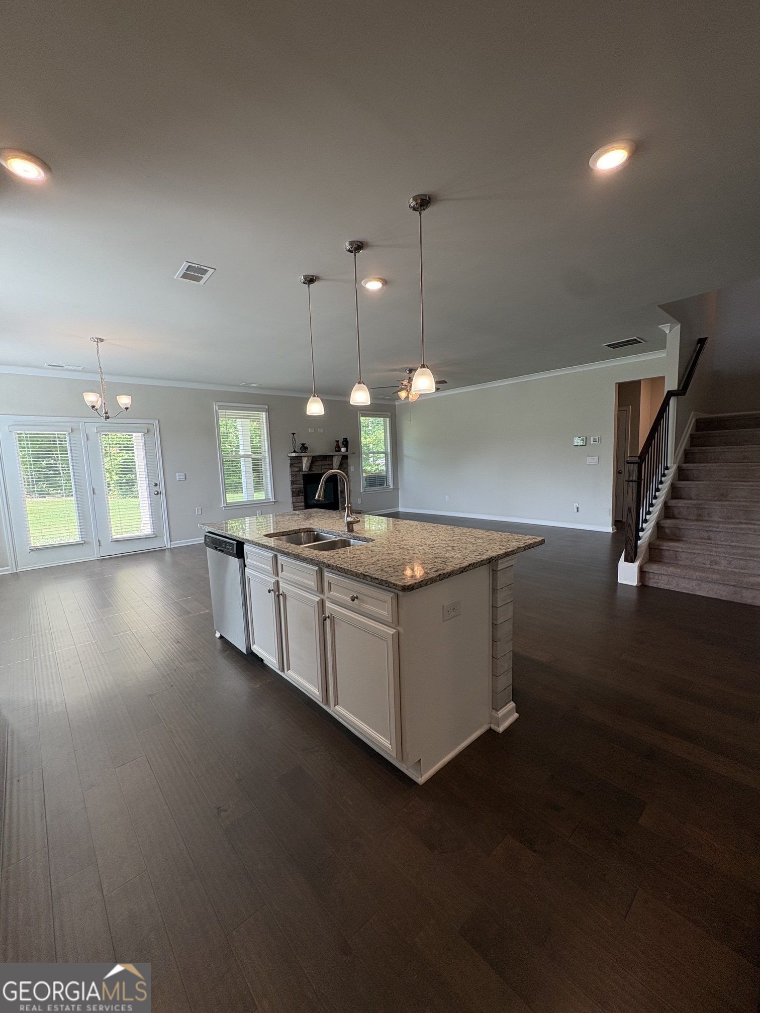 200 Darien Drive Property Photo 8