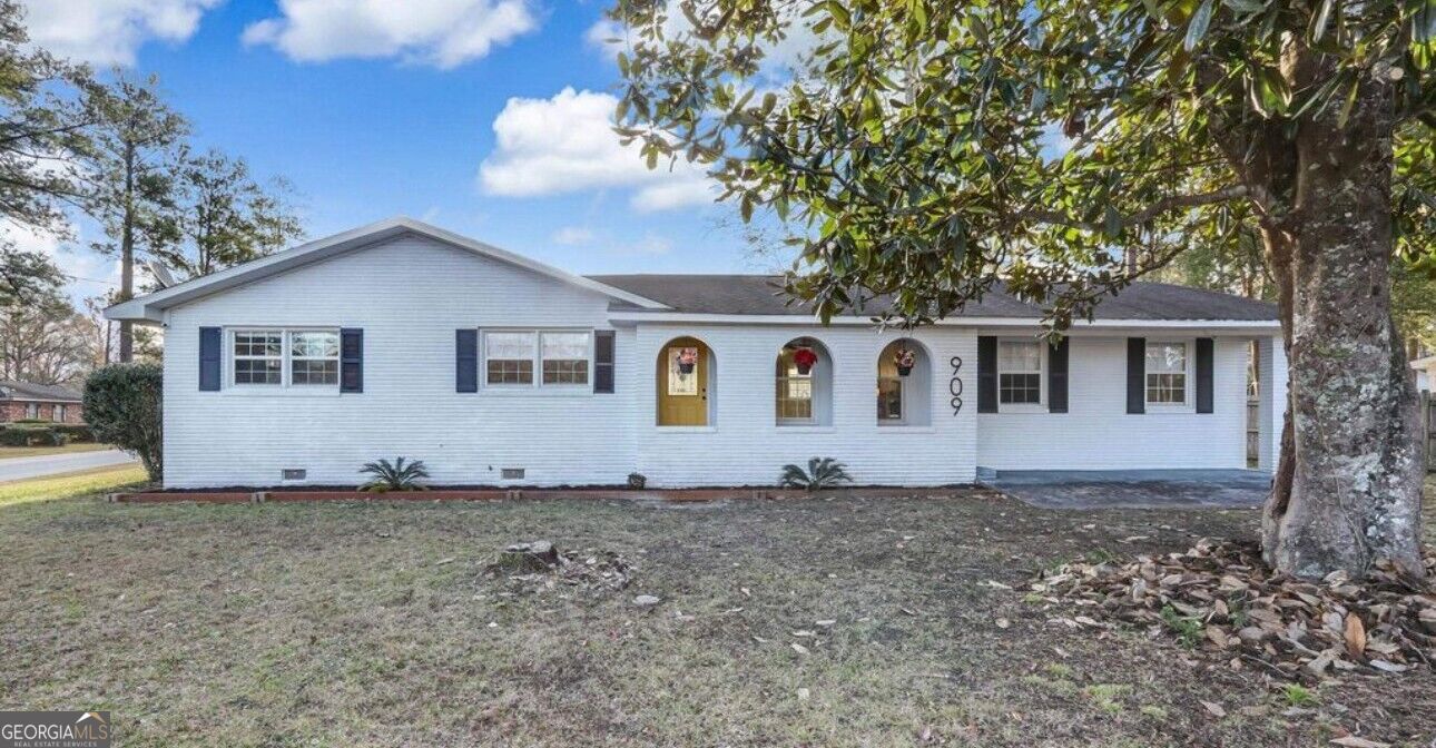 909 Clarks Bluff Road Property Photo 1
