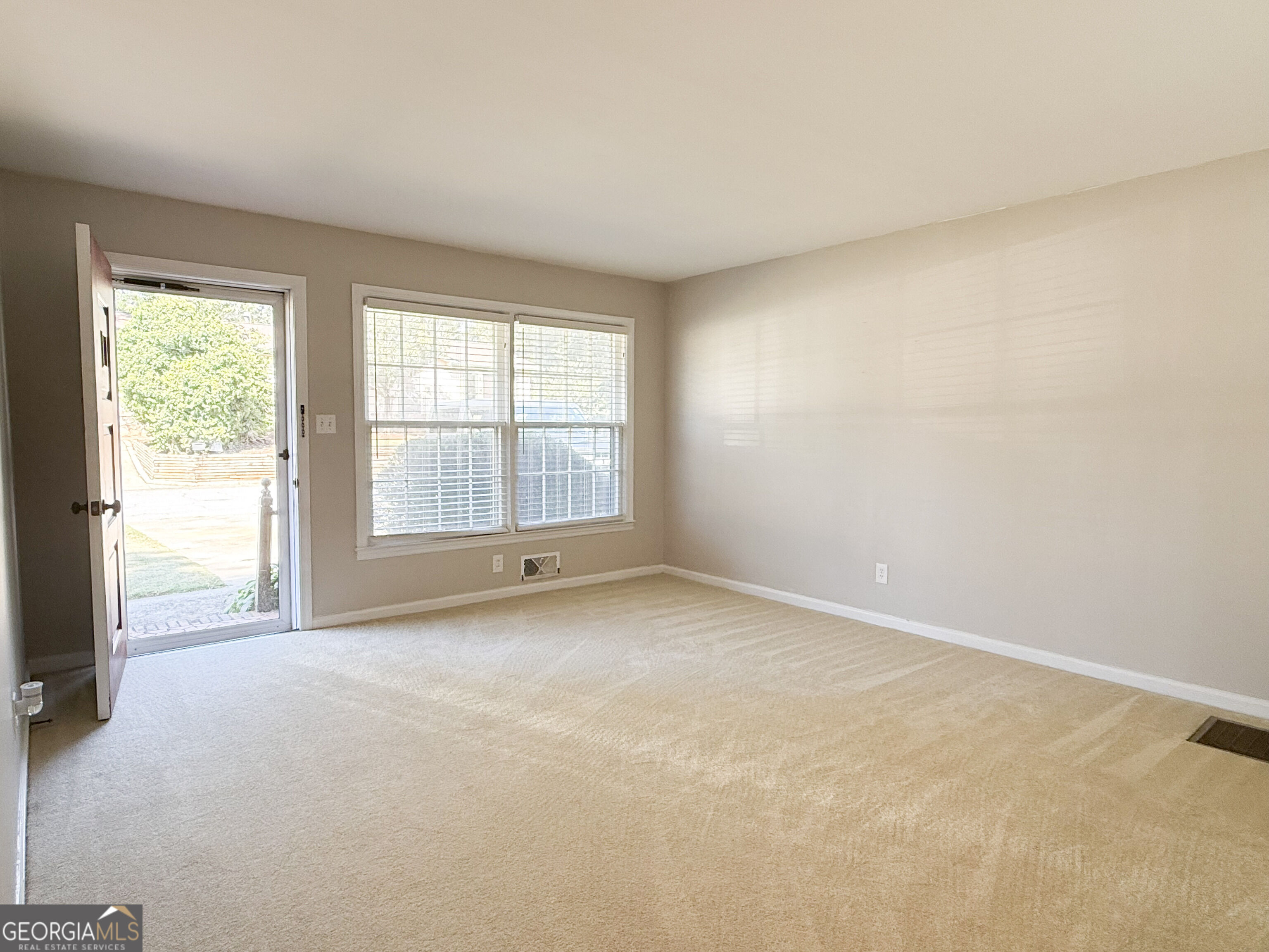 504 Jackson Avenue Property Photo 5