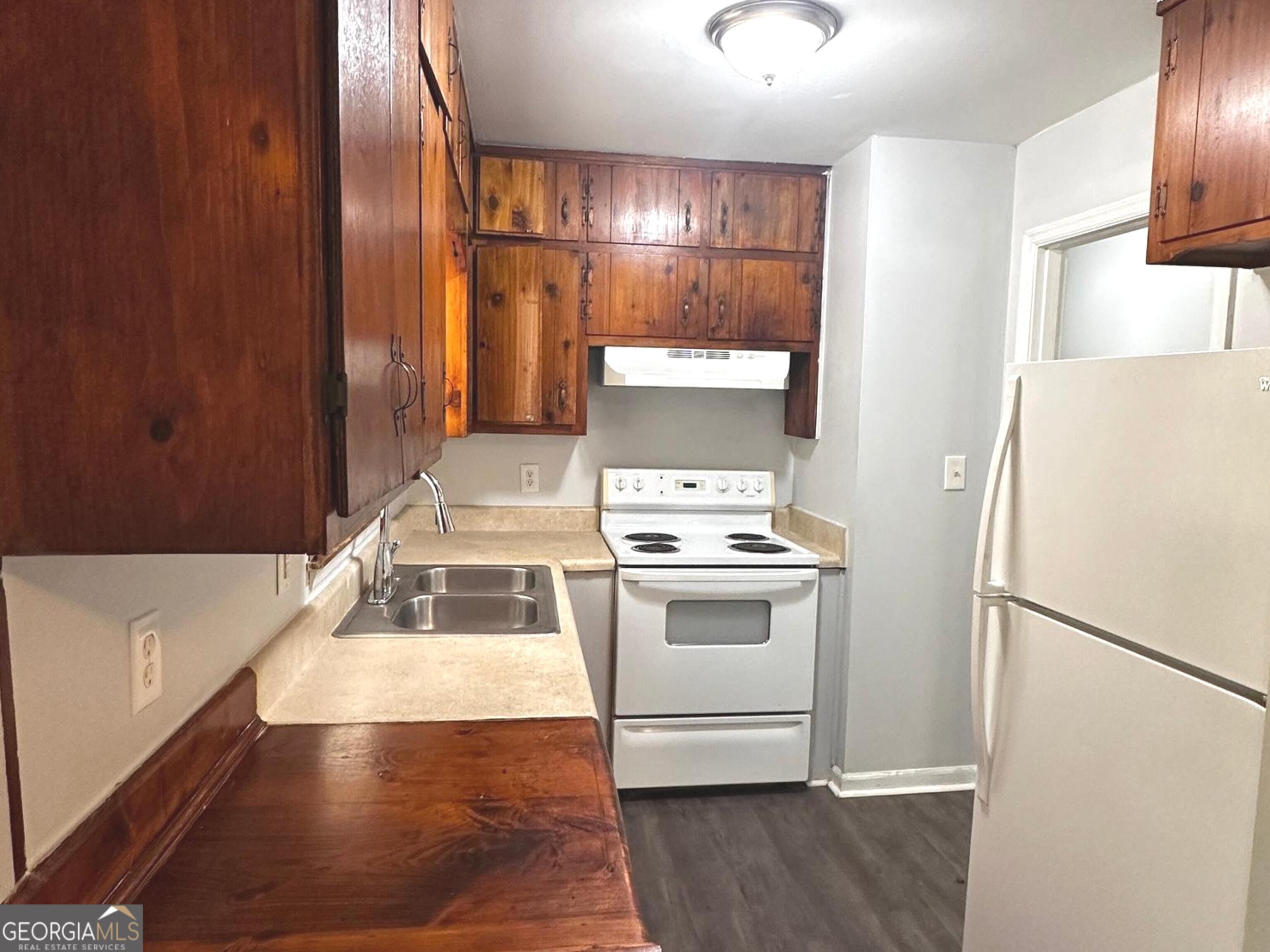 5960 Ash Street Property Photo 3