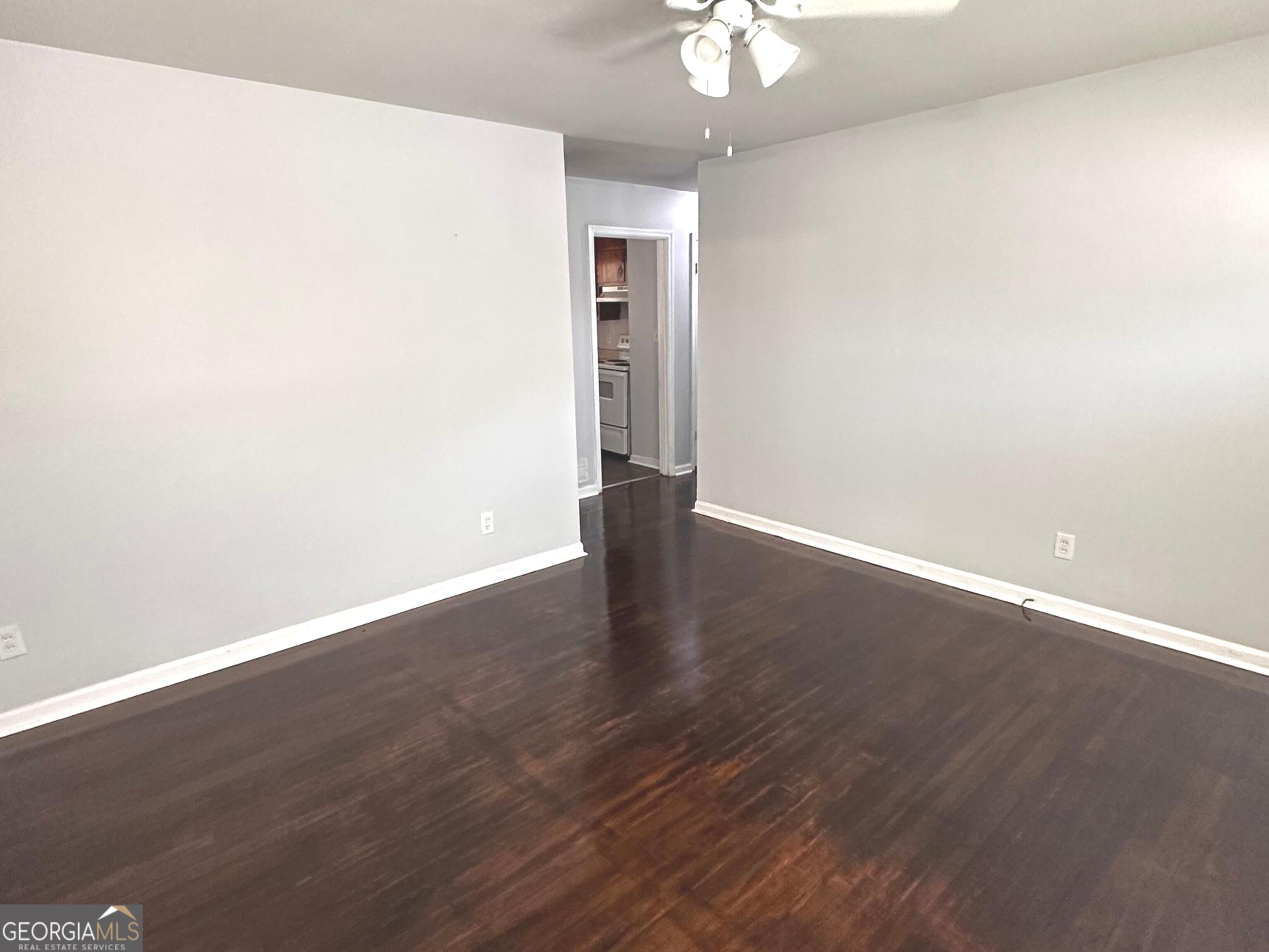 5960 Ash Street Property Photo 4