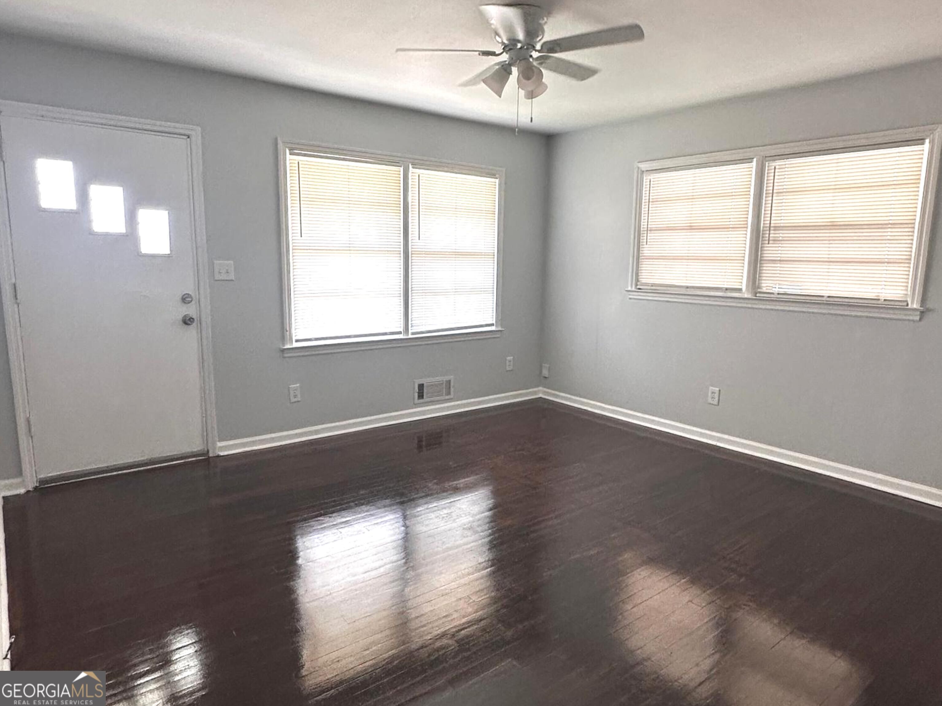 5960 Ash Street Property Photo 5
