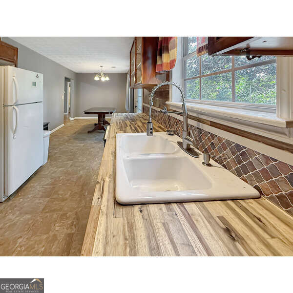 223 City Pond Road Property Photo 6