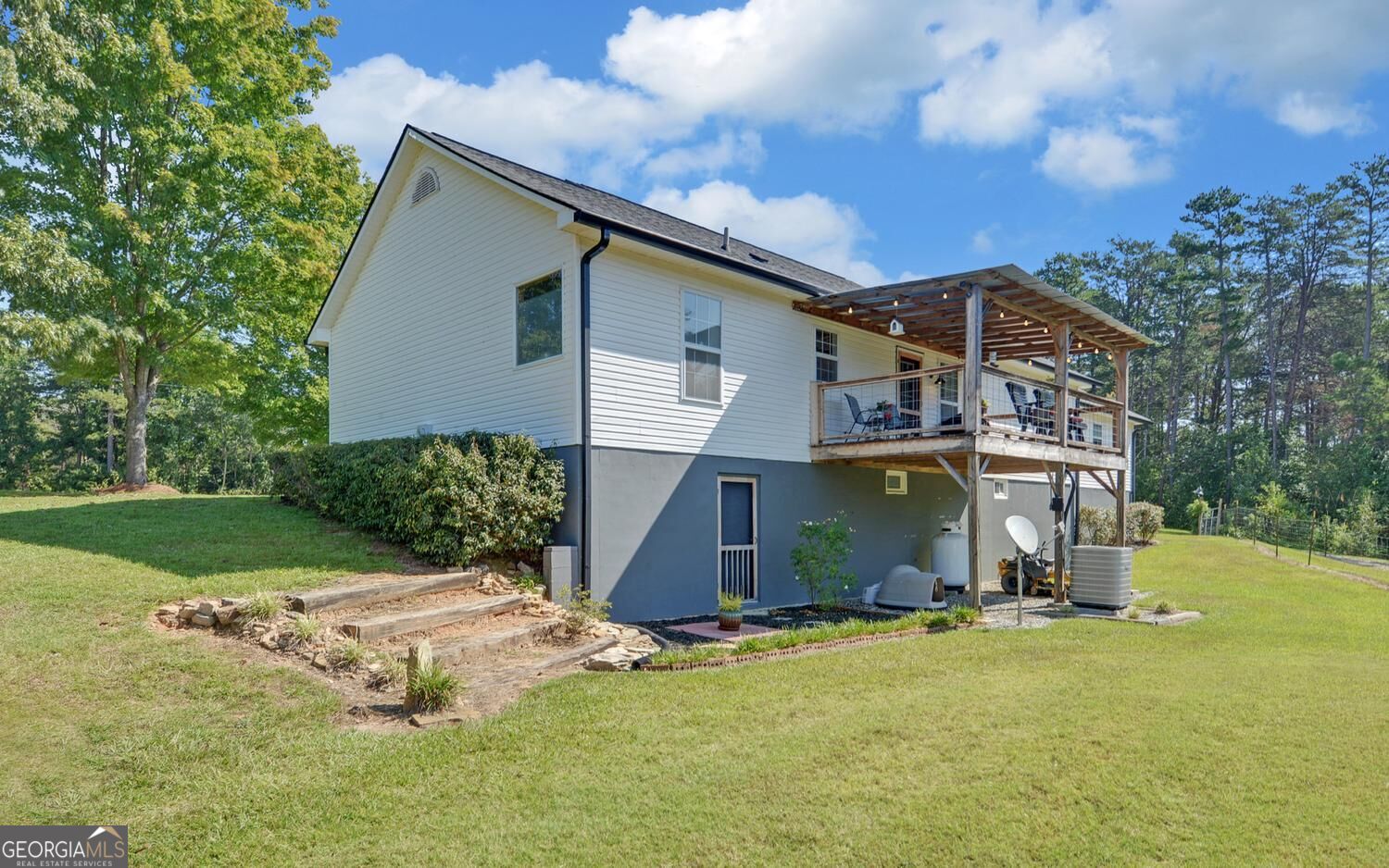 4264 Highway 105 Property Photo 5