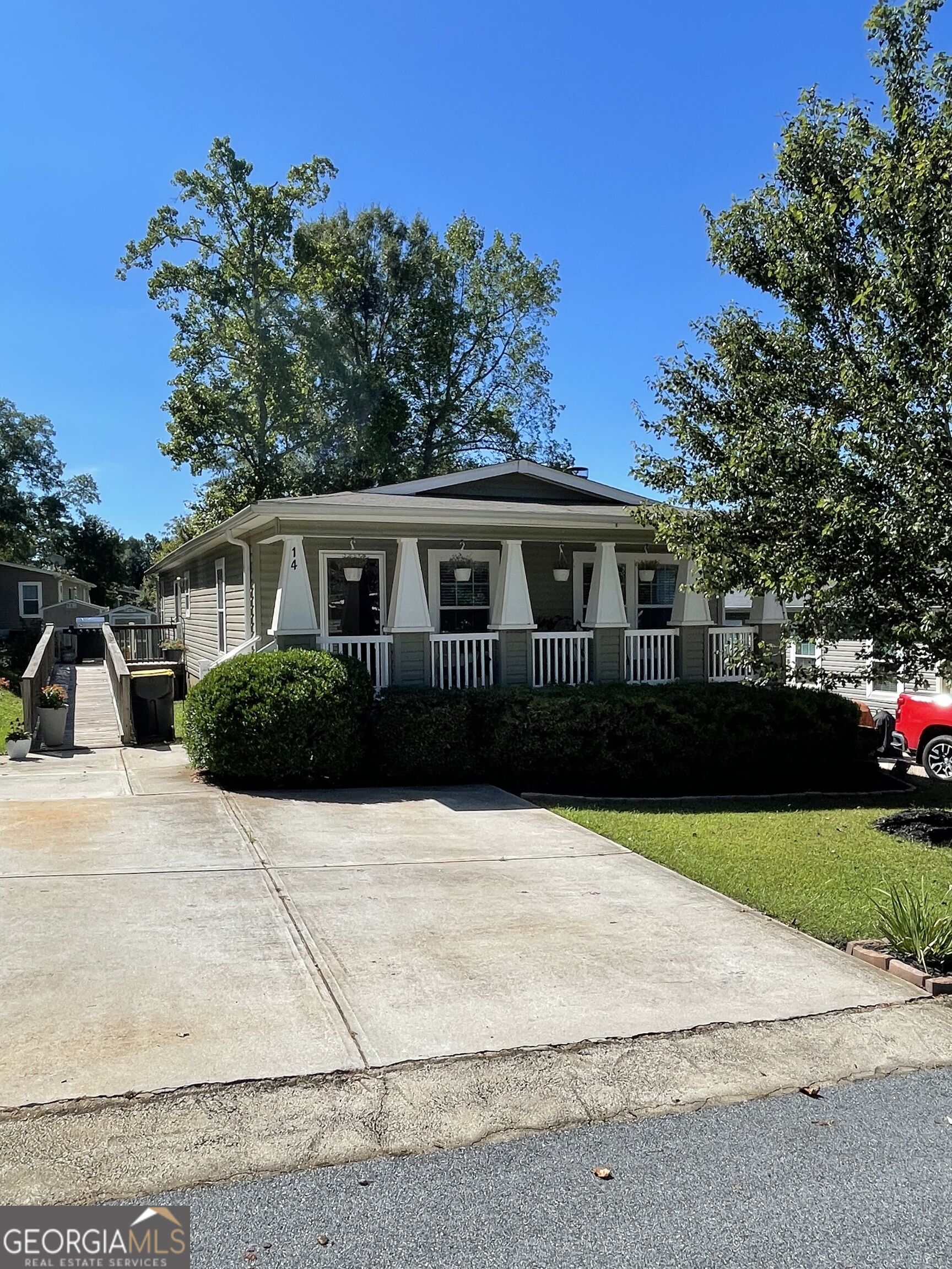 14 Redwood Circle Property Photo 1