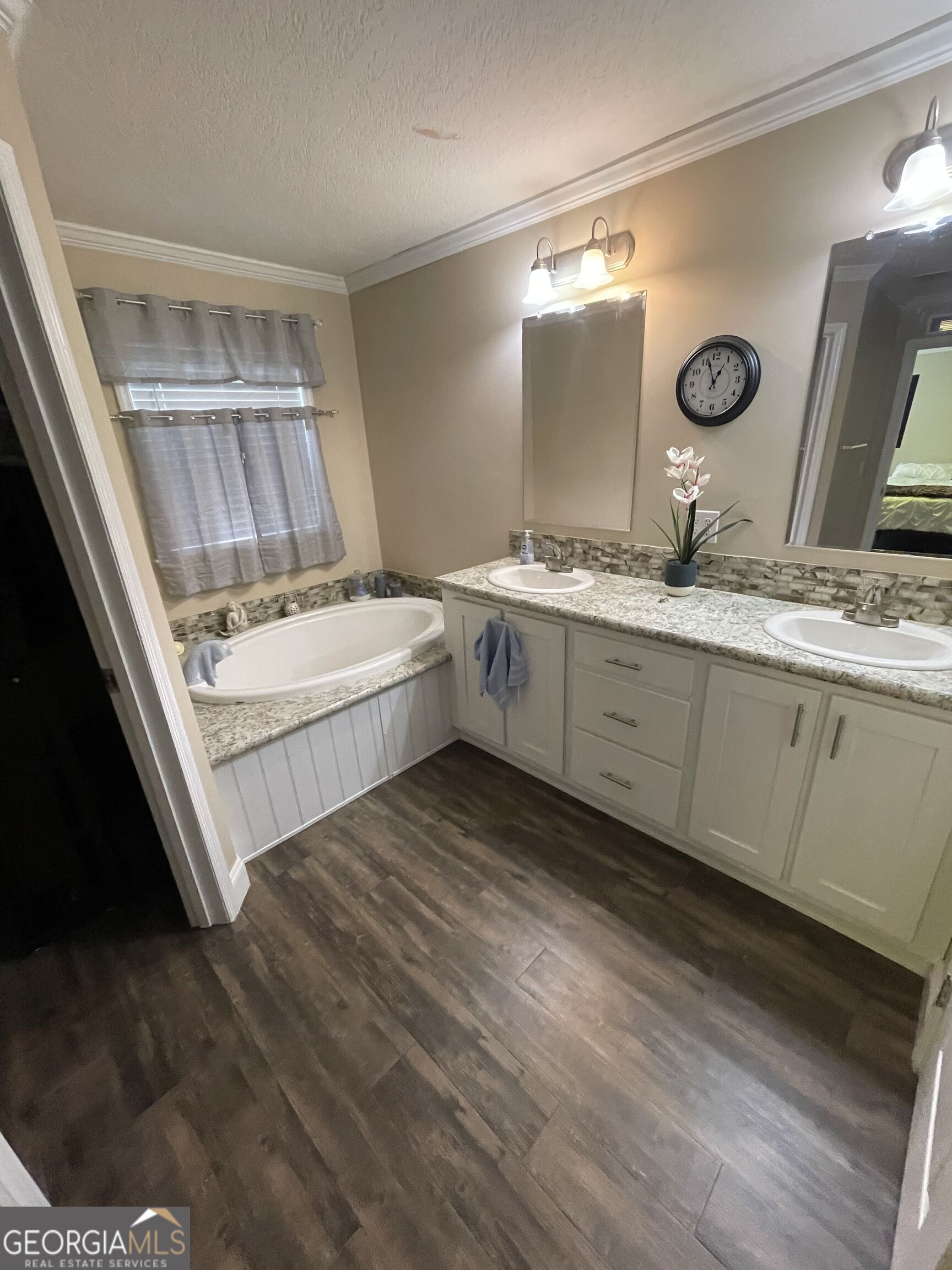 14 Redwood Circle Property Photo 28