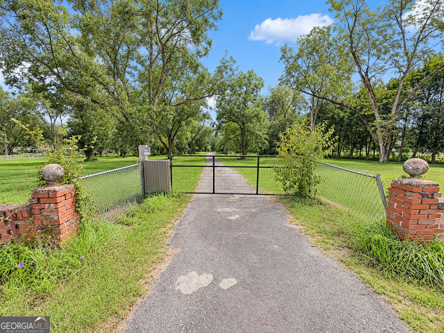 2220 Liberty Expressway Se Property Photo 1