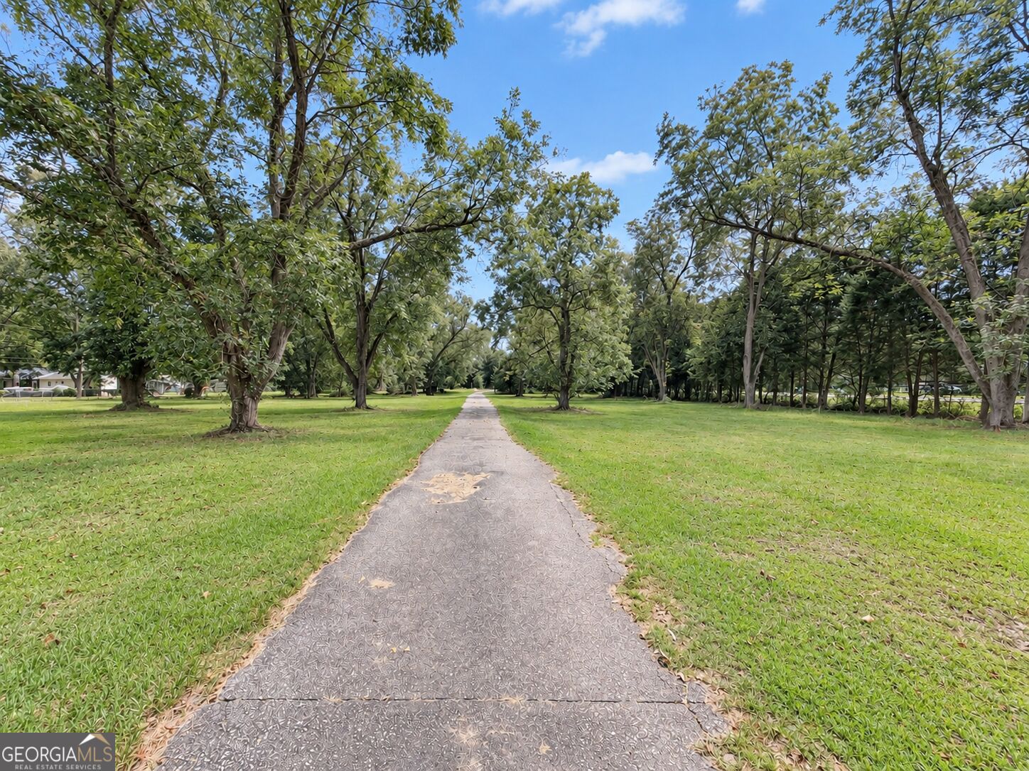2220 Liberty Expressway Se Property Photo 2
