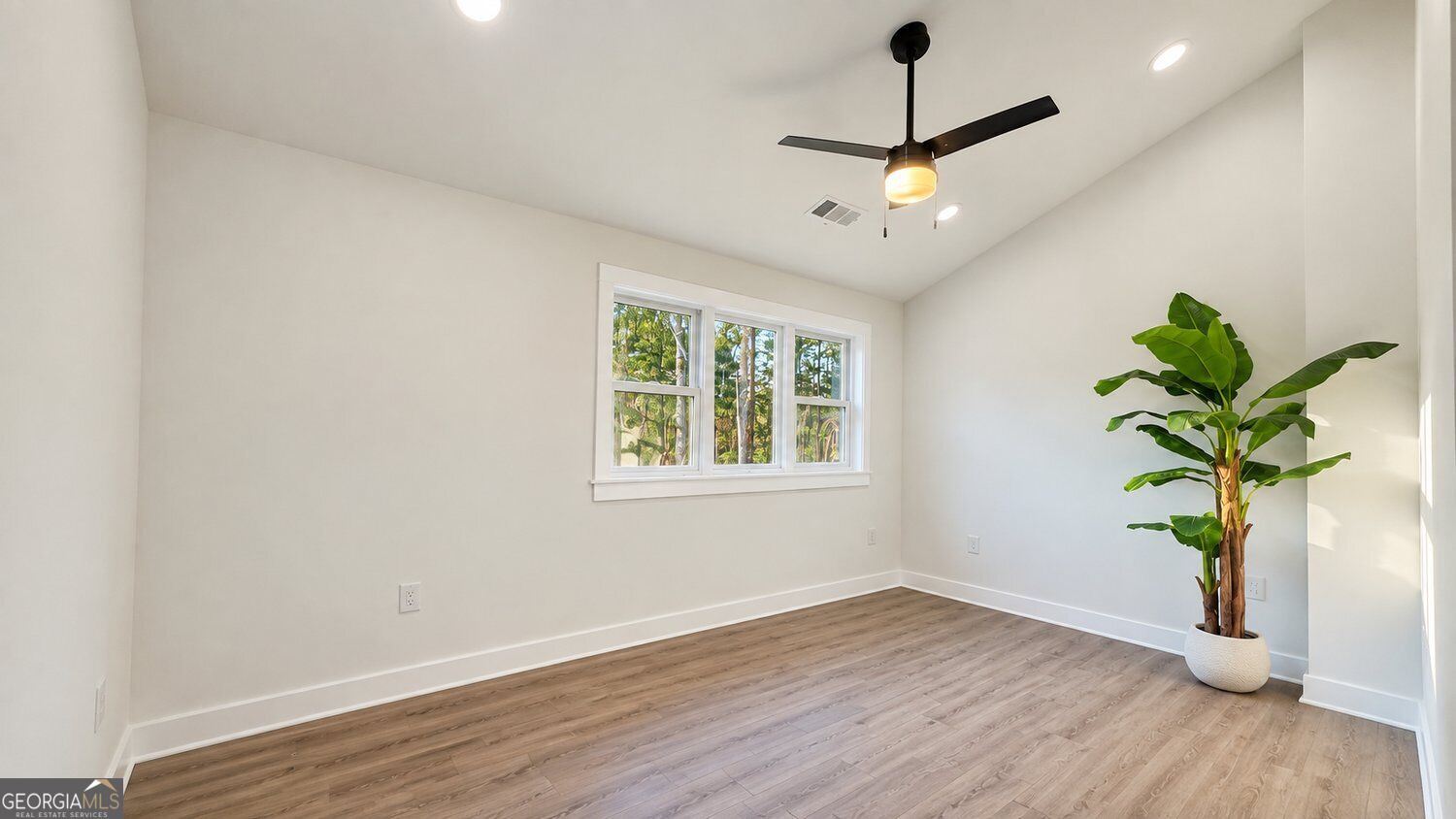 7947 Post Road Property Photo 10