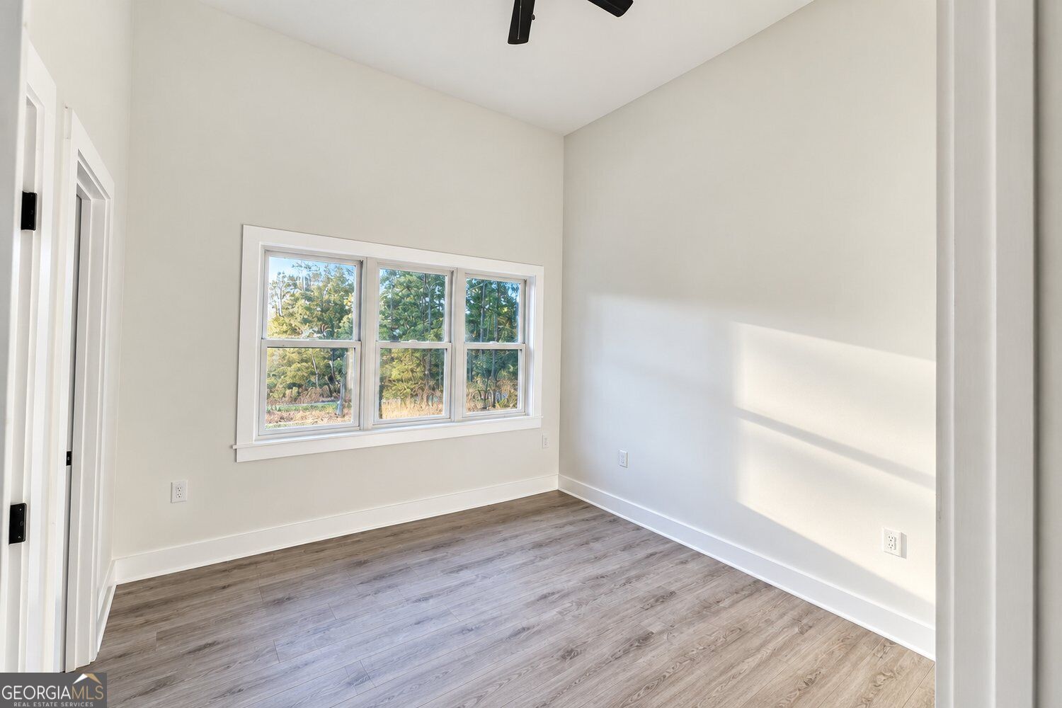 7947 Post Road Property Photo 12