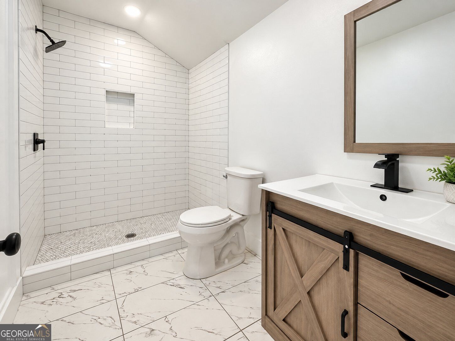 7947 Post Road Property Photo 14